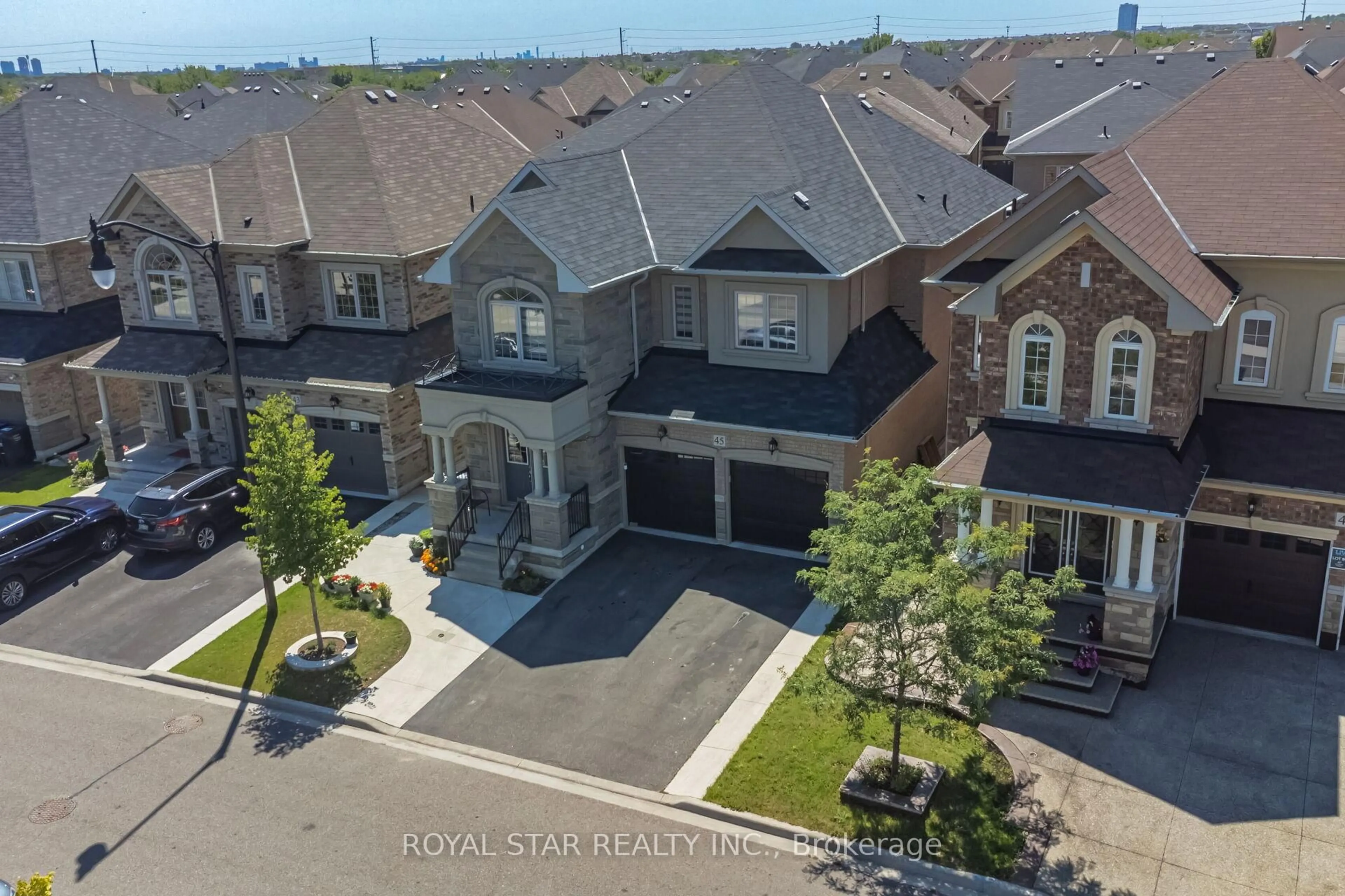 A pic from outside/outdoor area/front of a property/back of a property/a pic from drone, street for 45 Bucksaw St, Brampton Ontario L7A 4R3