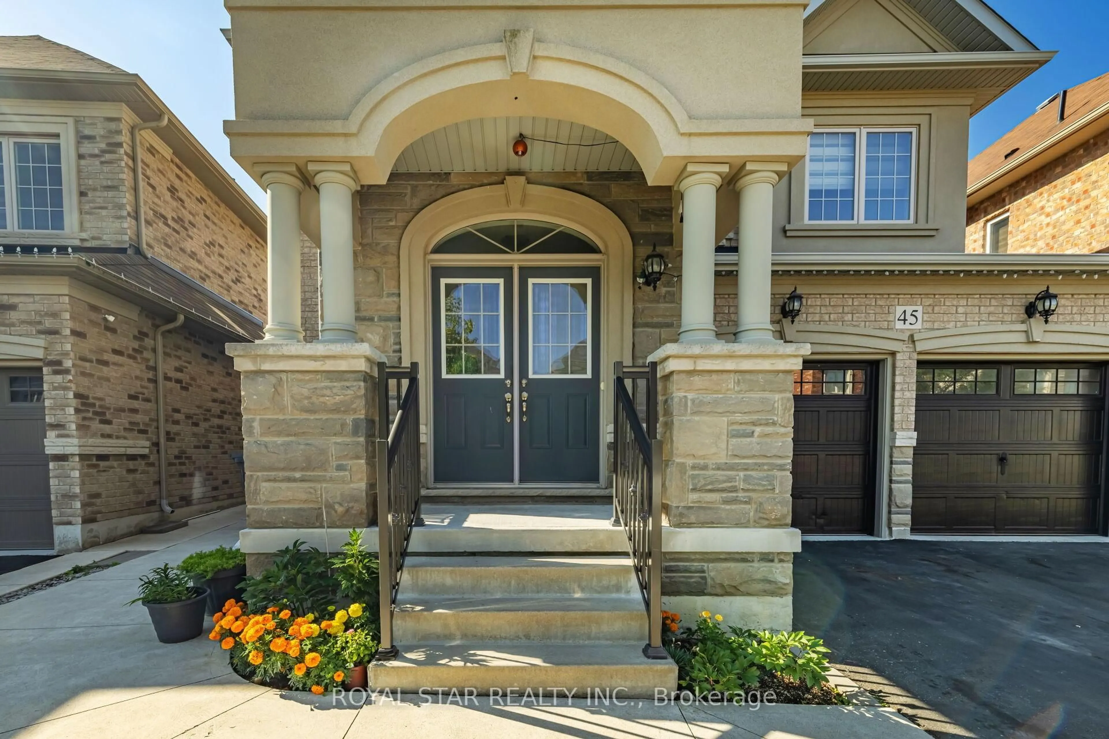 Indoor entryway for 45 Bucksaw St, Brampton Ontario L7A 4R3