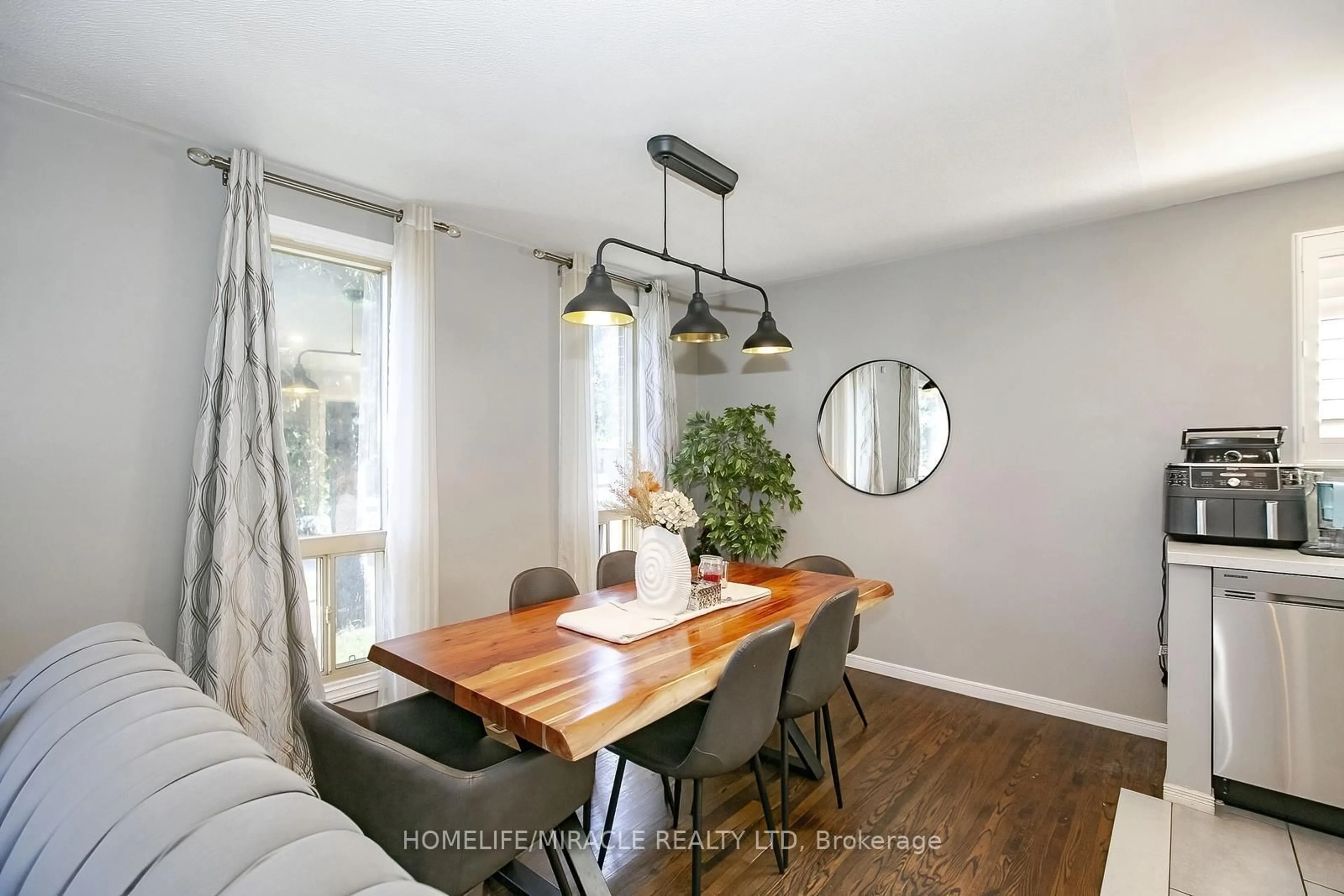 Dining room, wood/laminate floor for 46 Reigate Ave, Brampton Ontario L6V 2E3