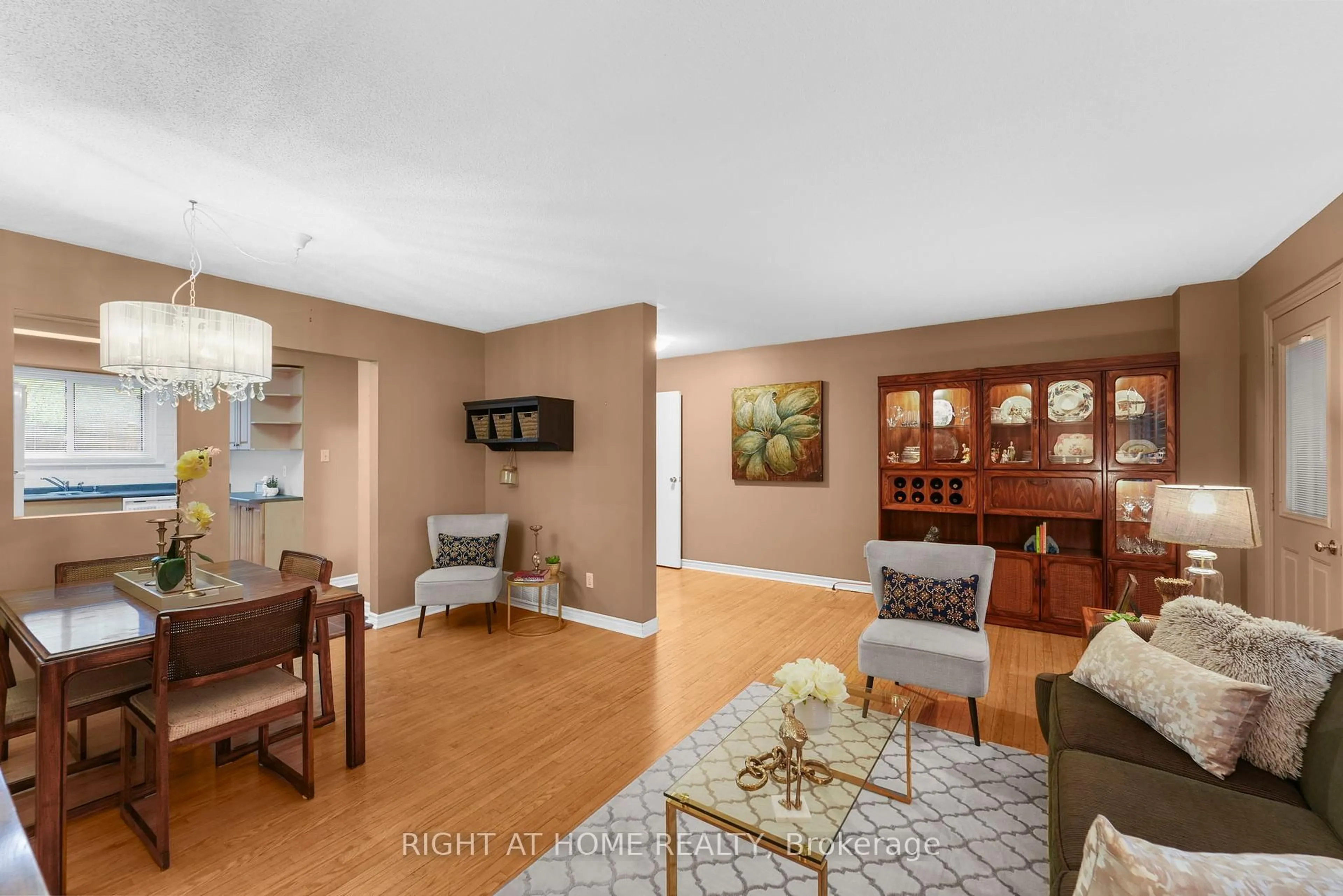 Living room with furniture, unknown for 30 Village Crt, Brampton Ontario L6W 1A6