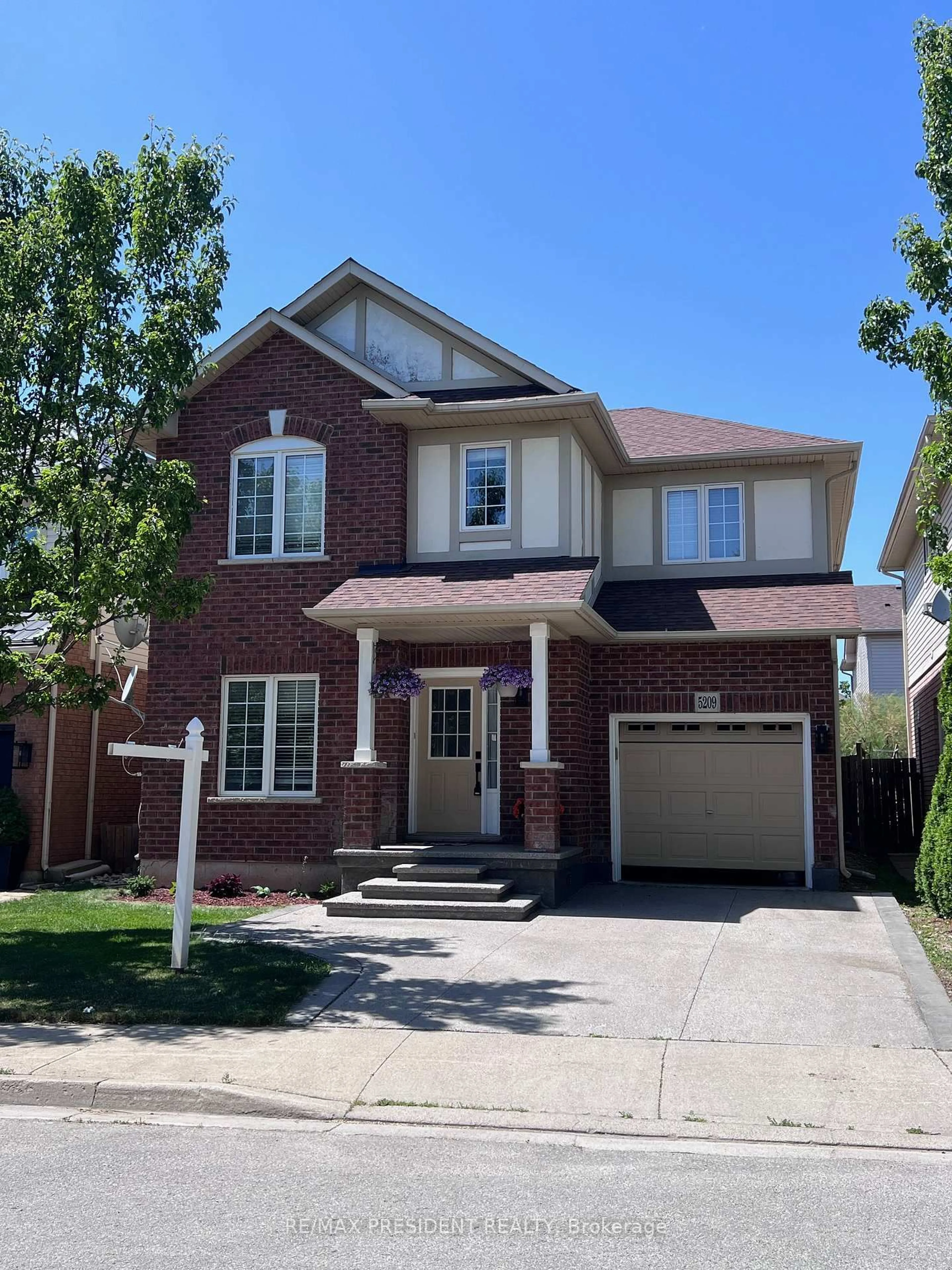 Home with brick exterior material, street for 5209 Danielle Dr, Burlington Ontario L7L 7L1