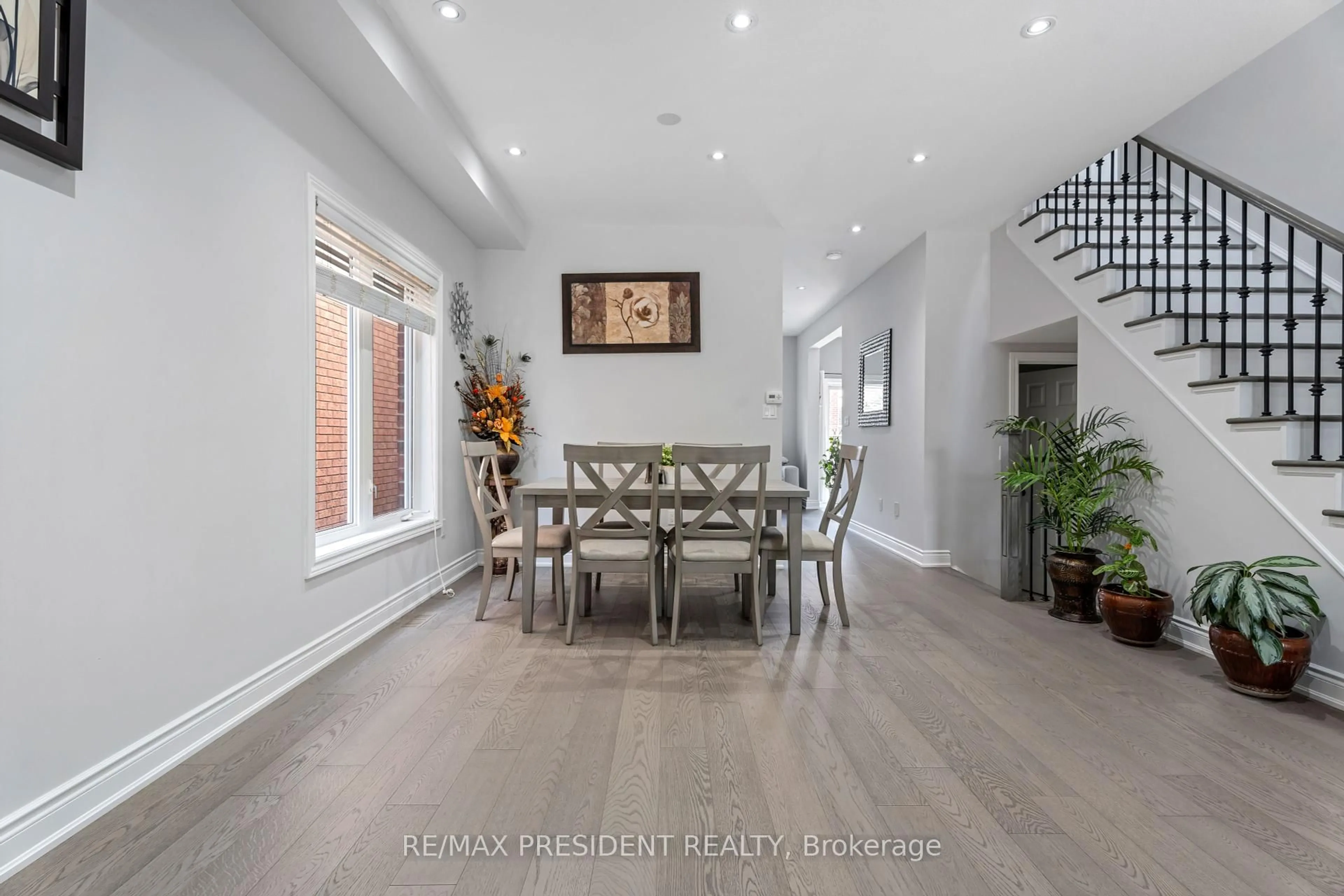 Dining room, wood/laminate floor for 5209 Danielle Dr, Burlington Ontario L7L 7L1