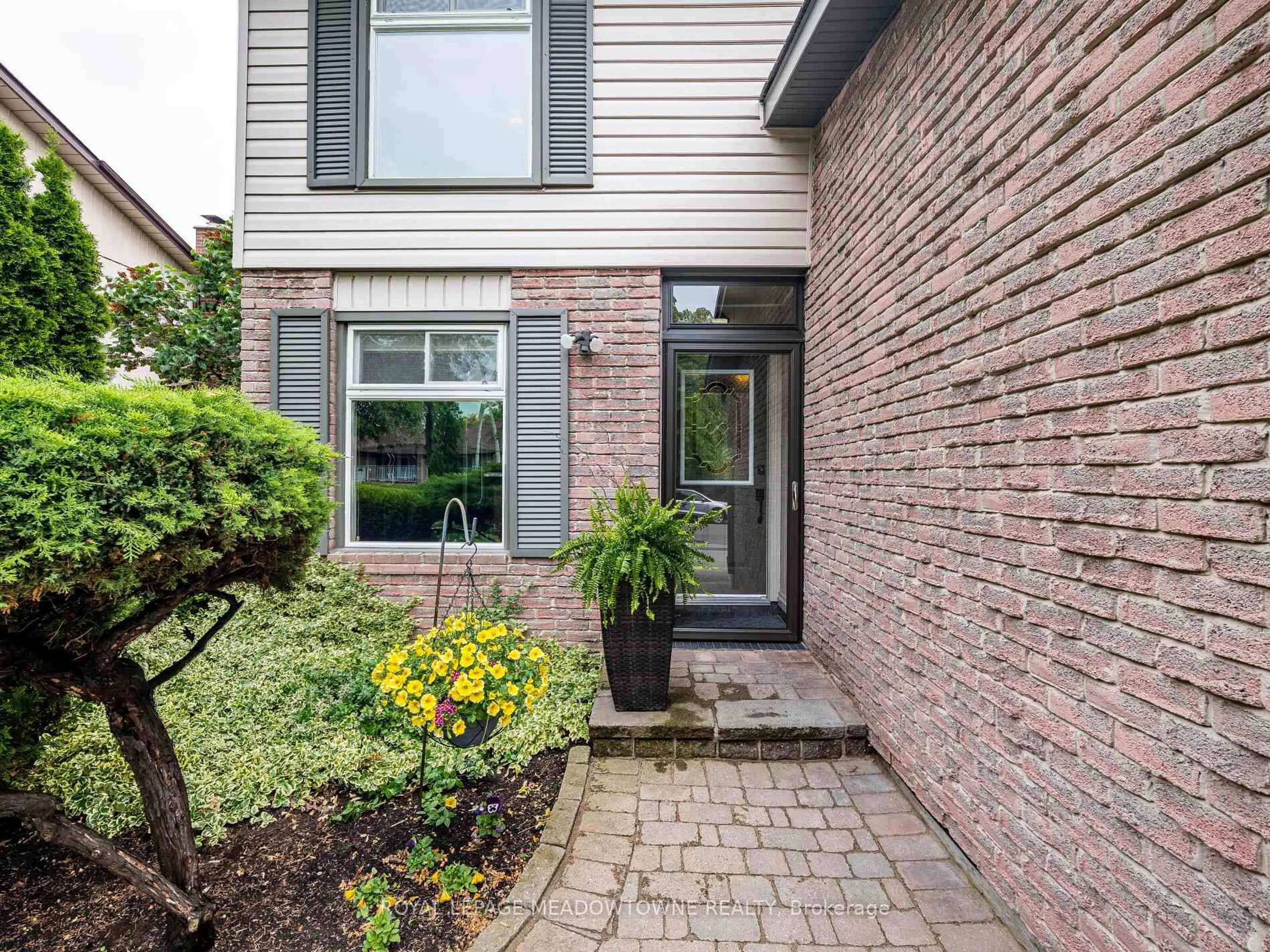 Home with brick exterior material, street for 7208 Joliette Cres, Mississauga Ontario L5N 1Z3