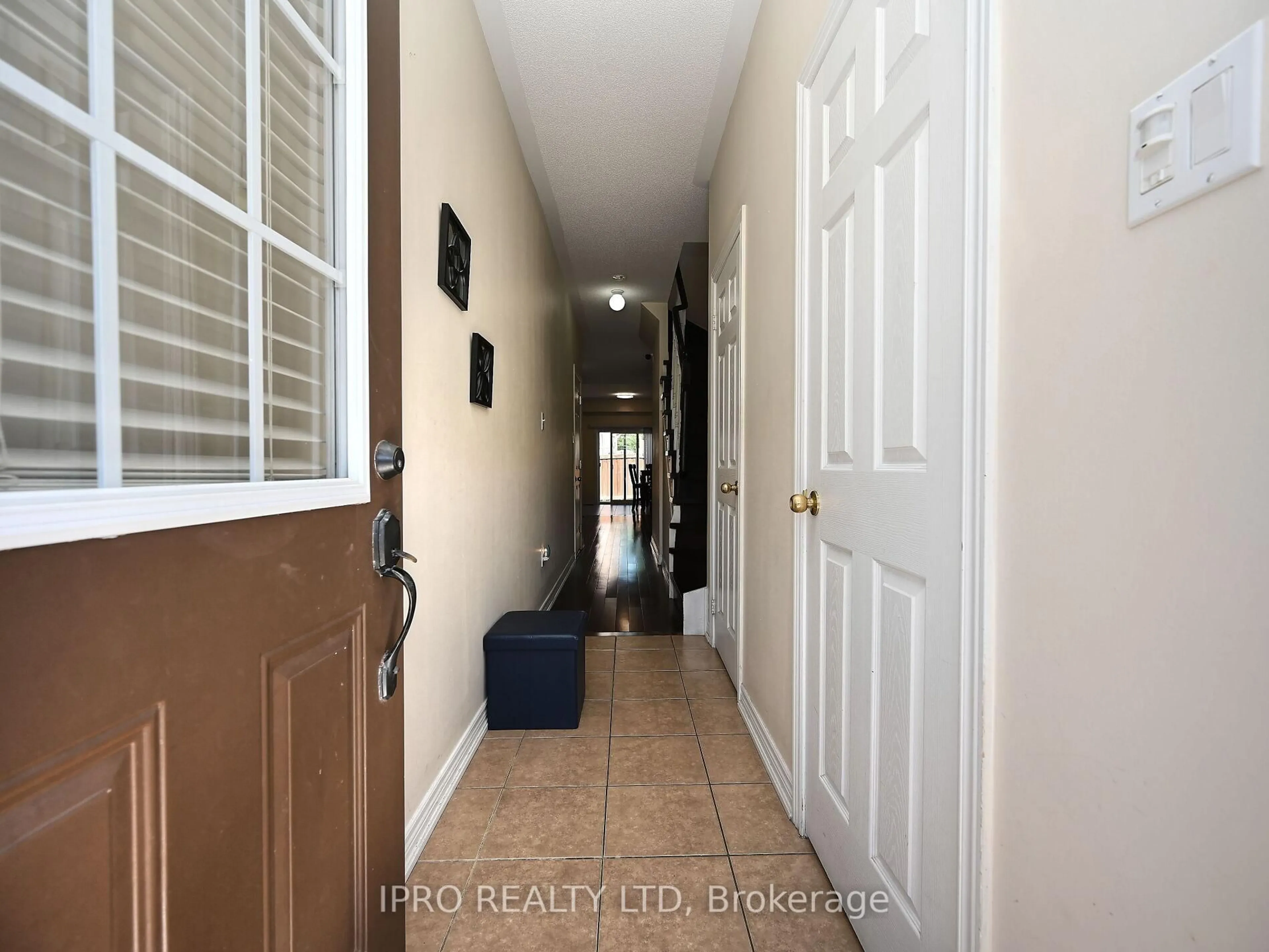 Indoor entryway for 74 Crumlin Cres, Brampton Ontario L6X 0Y3