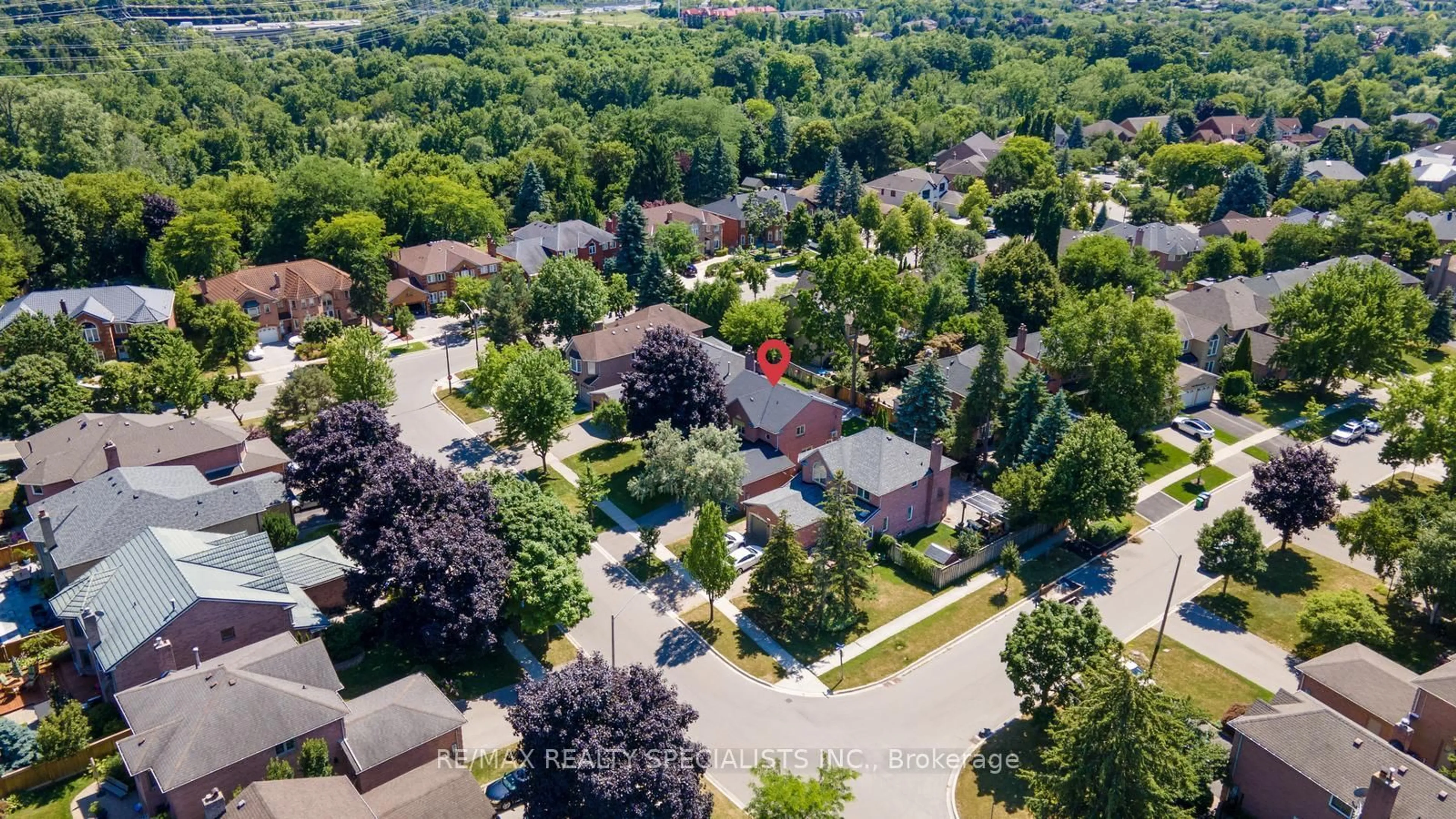A pic from outside/outdoor area/front of a property/back of a property/a pic from drone, street for 1510 Flamborough Circ, Mississauga Ontario L5M 3N2