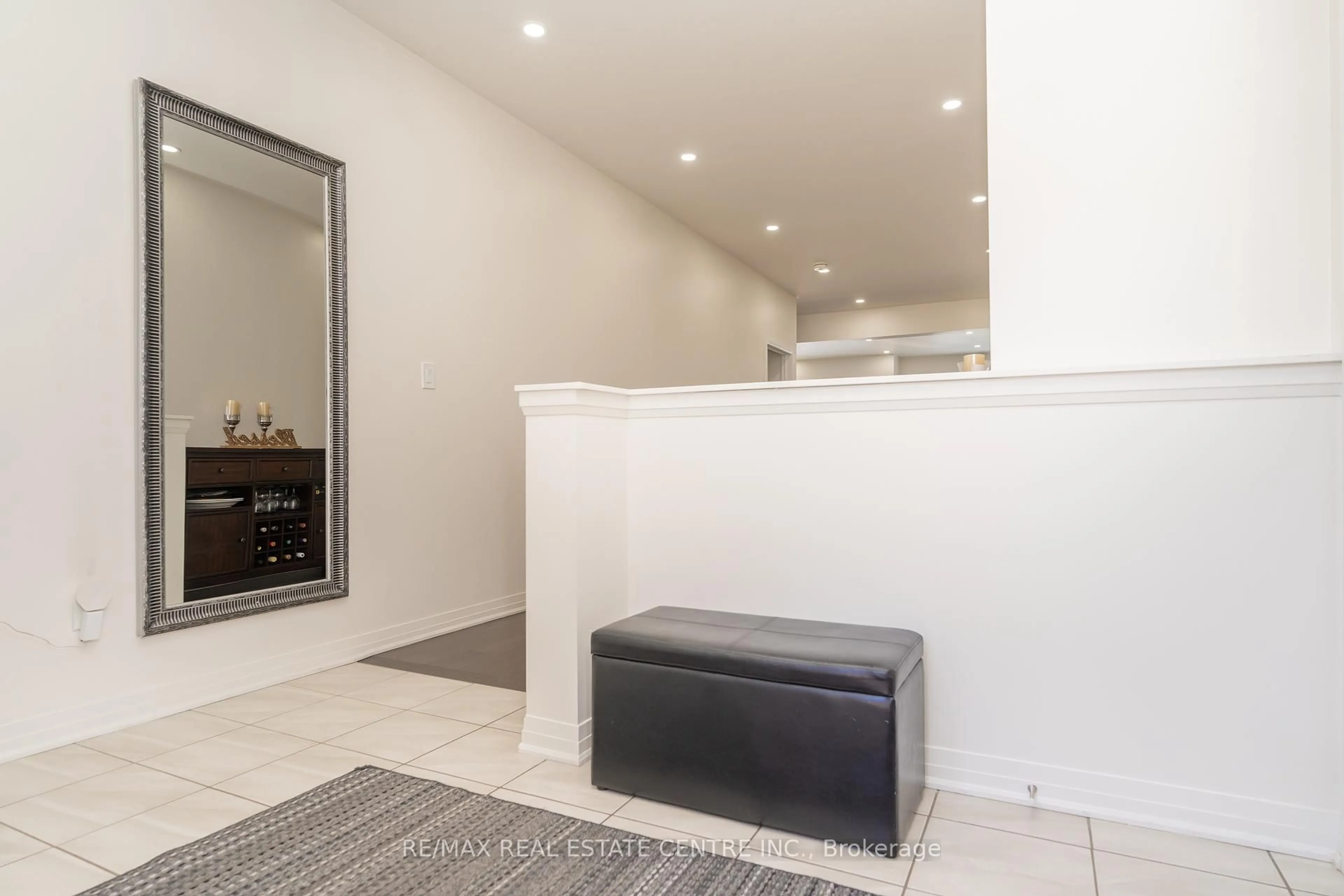 Indoor entryway for 10 Drew Brown Blvd, Orangeville Ontario L9W 6Z6