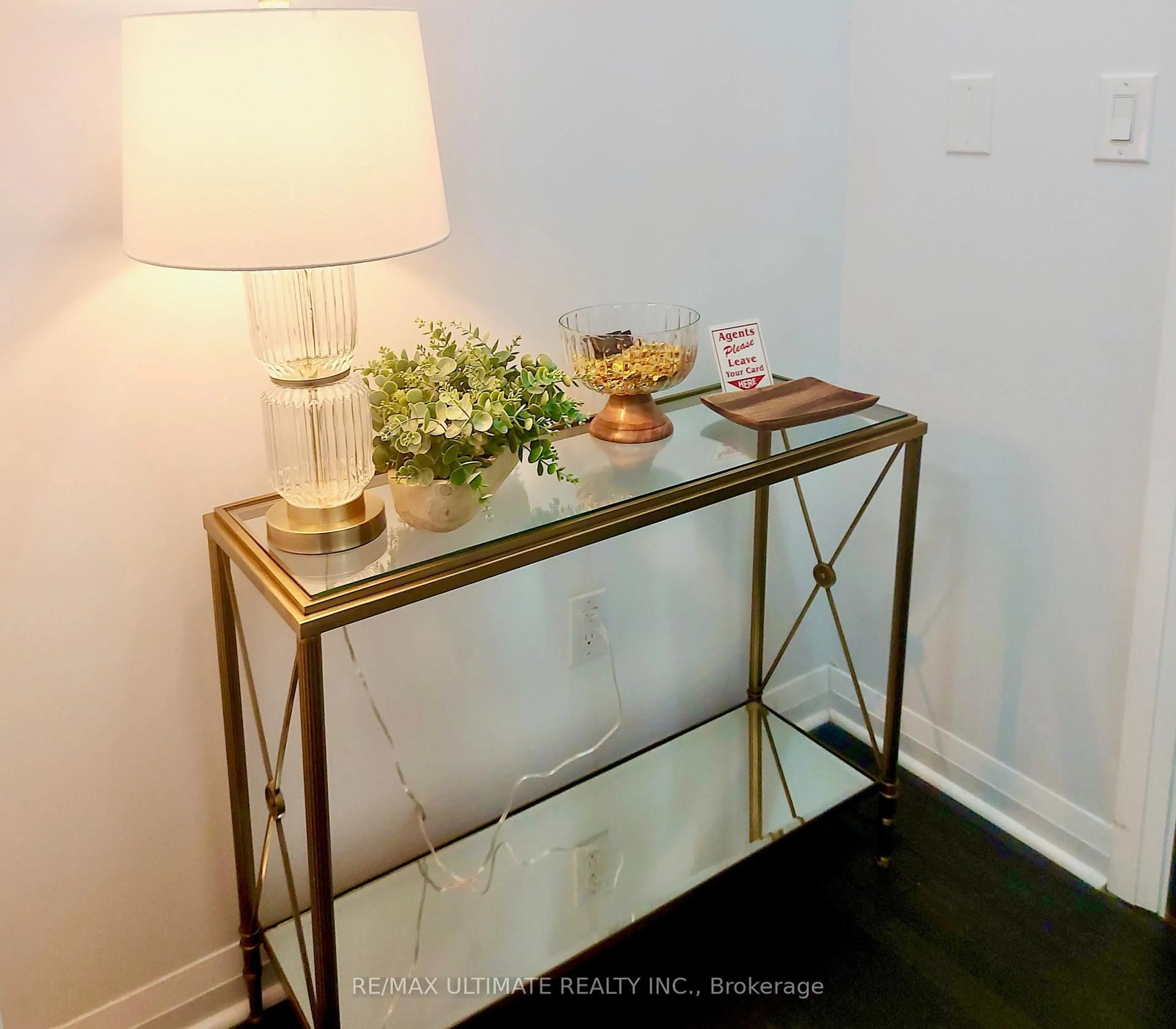 Indoor entryway for 5033 Four Springs Ave #512, Mississauga Ontario L5R 0G6