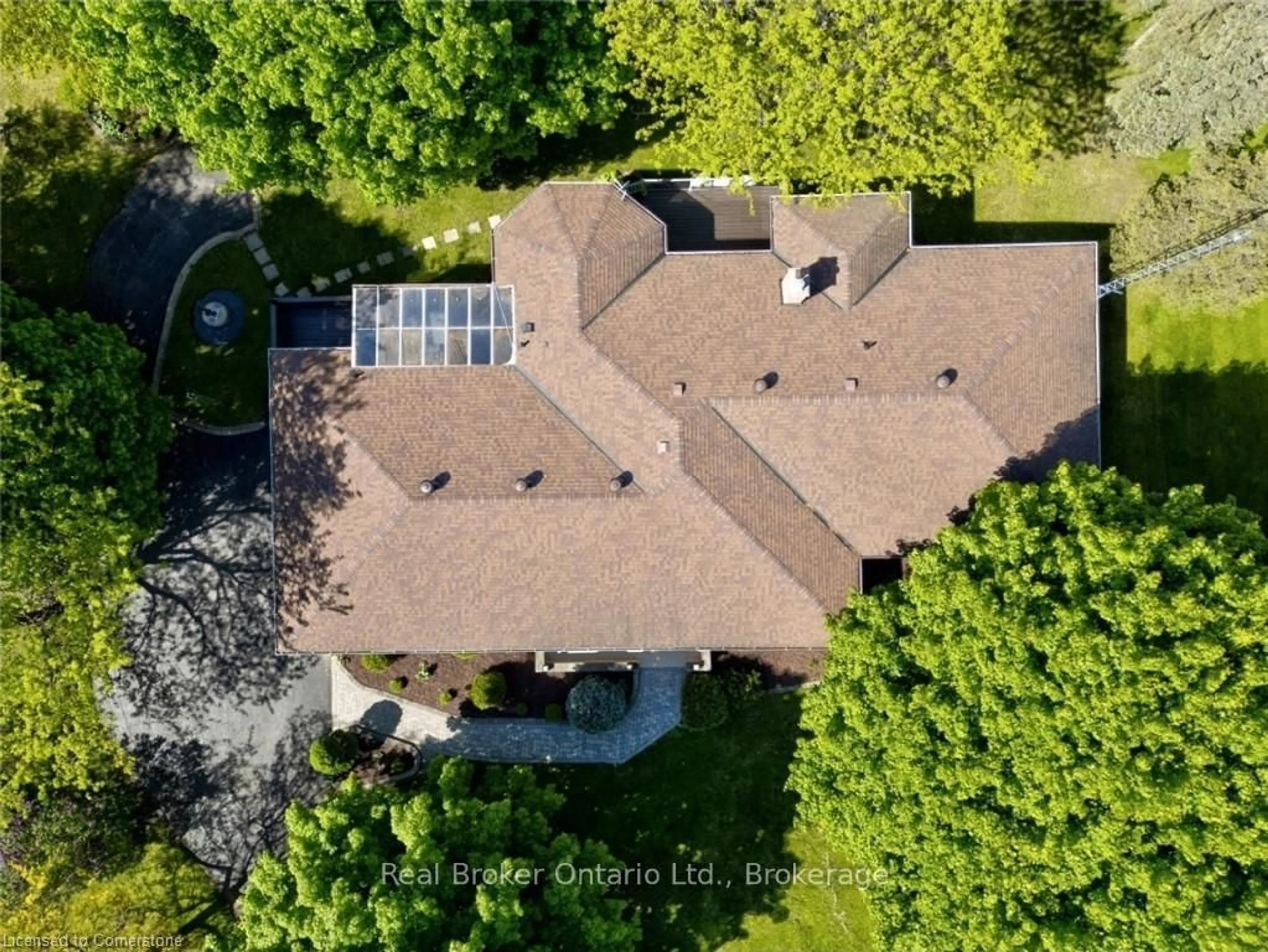 A pic from outside/outdoor area/front of a property/back of a property/a pic from drone, unknown for 10158 Old Pine Crest Rd, Halton Hills Ontario L0P 1K0