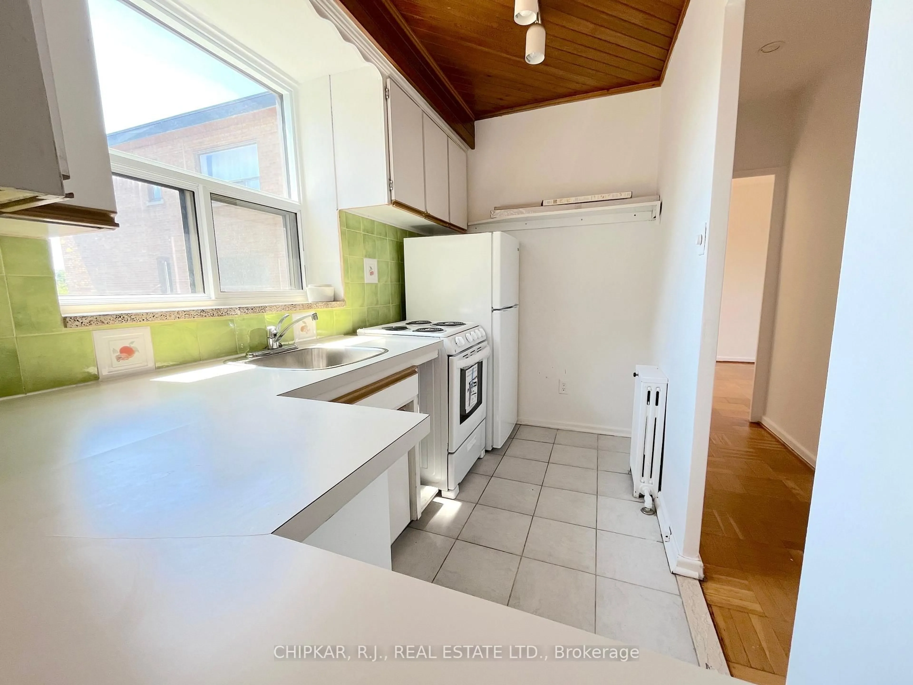 Standard kitchen, unknown for 2000 Bloor St #315, Toronto Ontario M6P 3L2