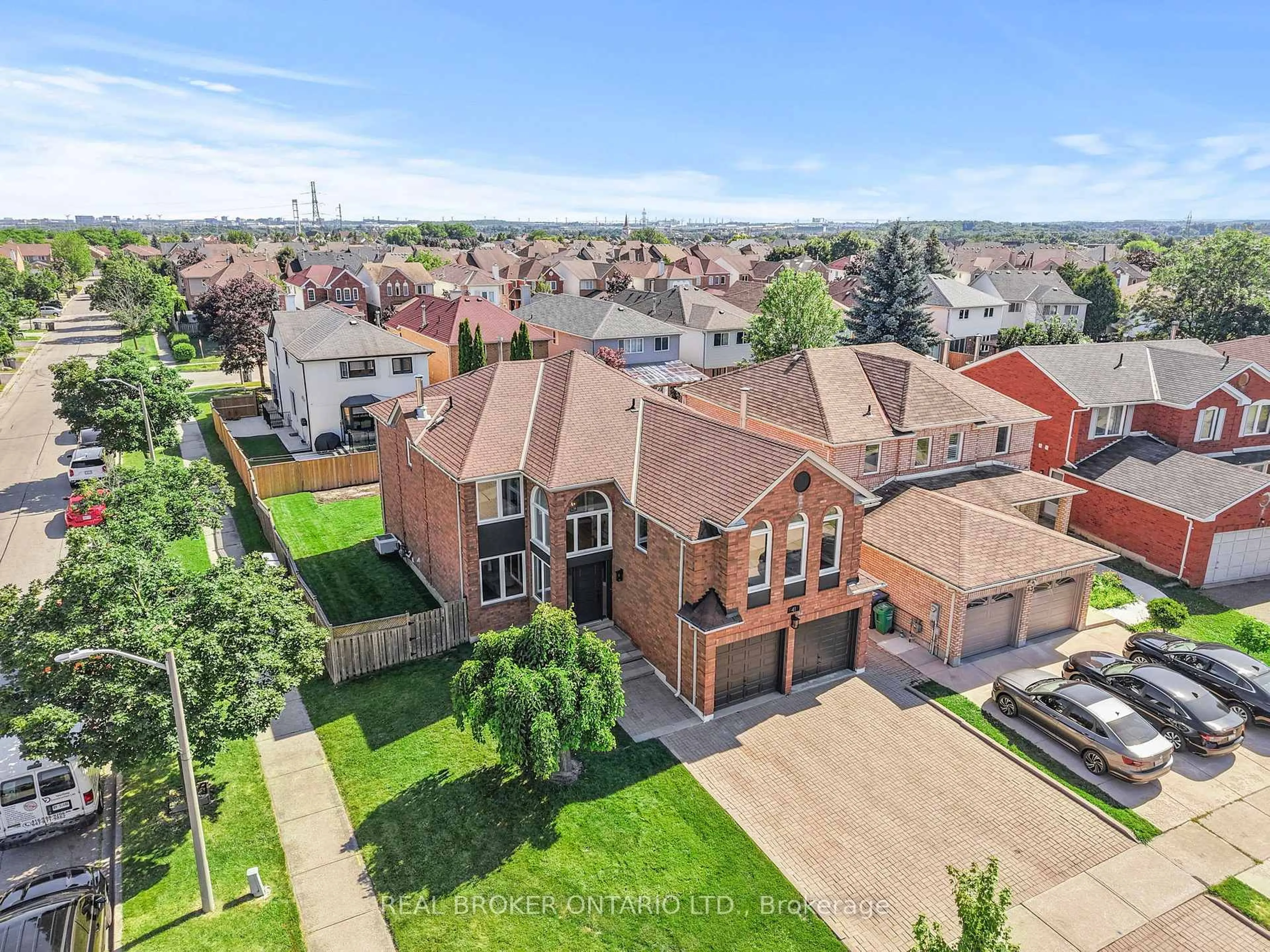 A pic from outside/outdoor area/front of a property/back of a property/a pic from drone, street for 41 Duggan Dr, Brampton Ontario L6Y 4J2