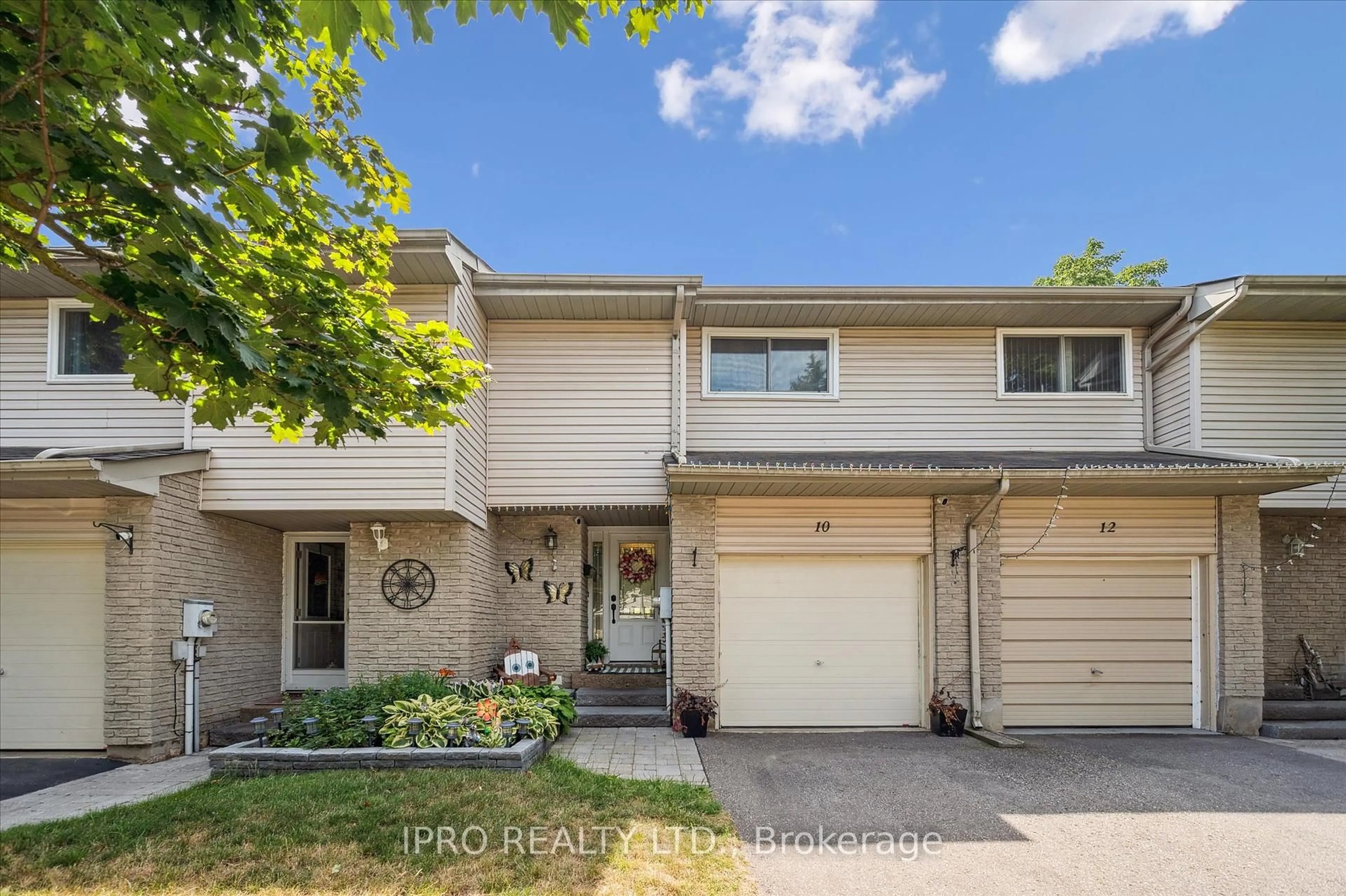 Home with vinyl exterior material, street for 10 Orange Mill Crt, Orangeville Ontario L9W 3R6