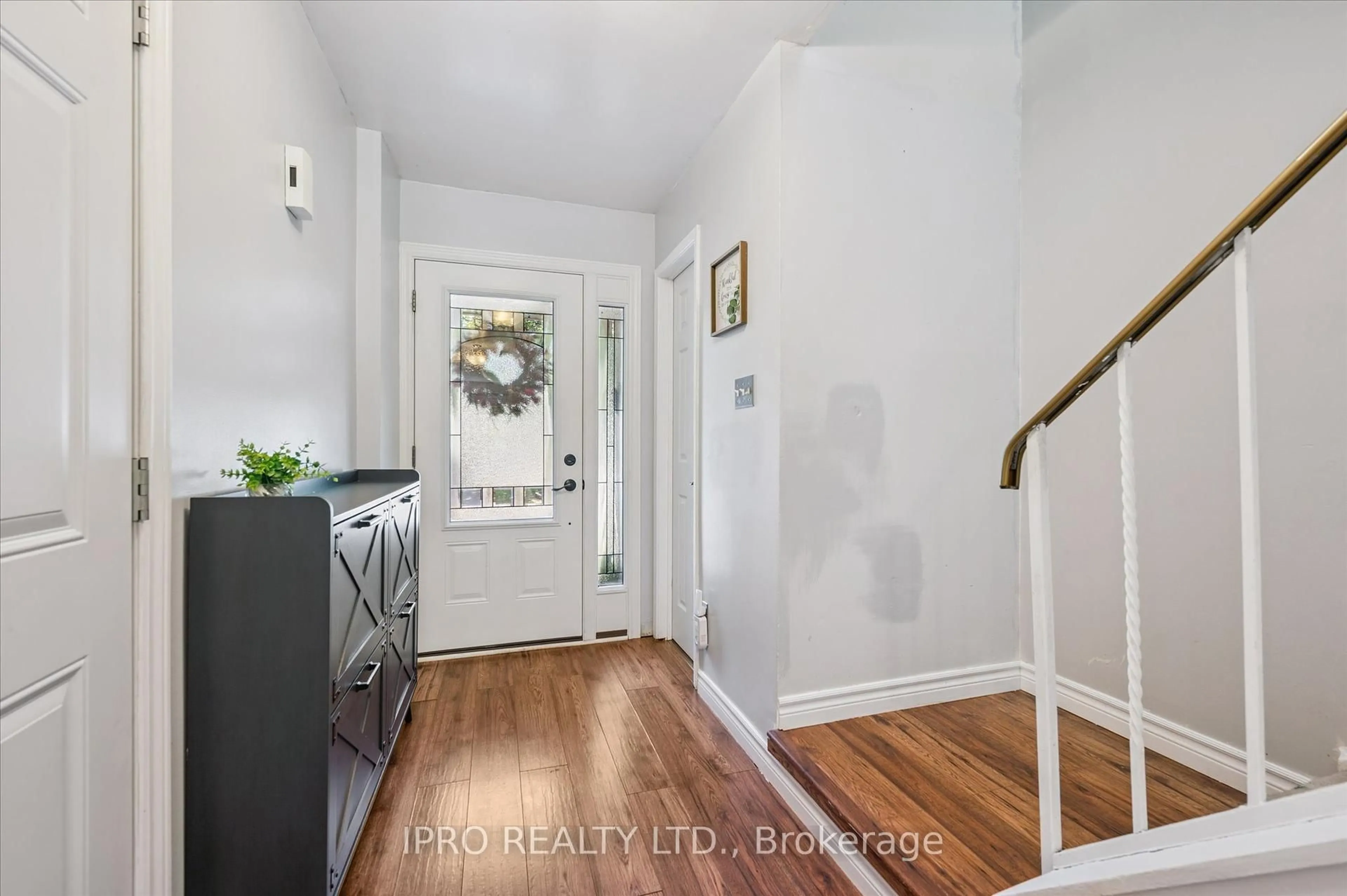 Indoor entryway for 10 Orange Mill Crt, Orangeville Ontario L9W 3R6