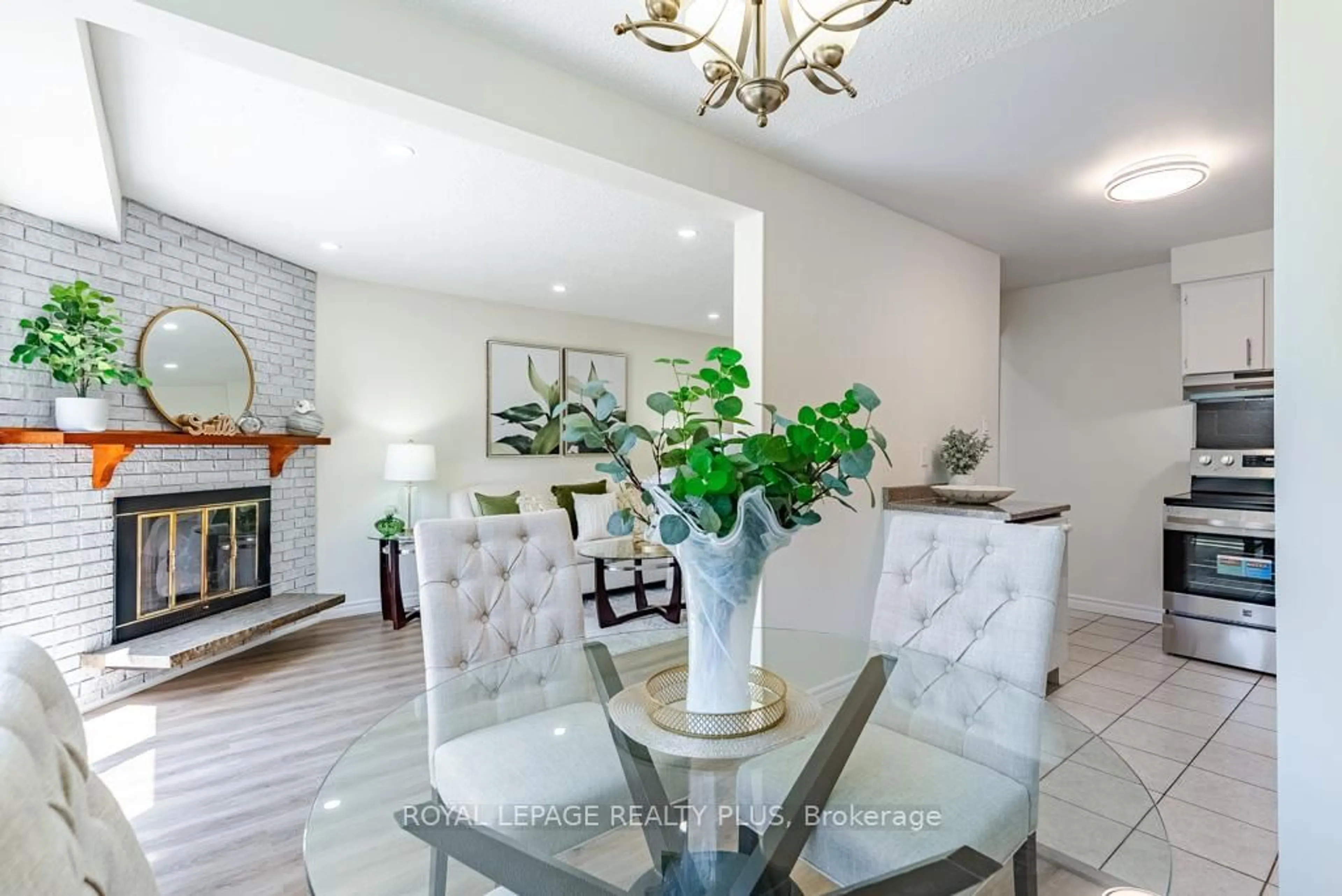 Dining room, unknown for 3339 Council Ring Rd, Mississauga Ontario L5L 2A9