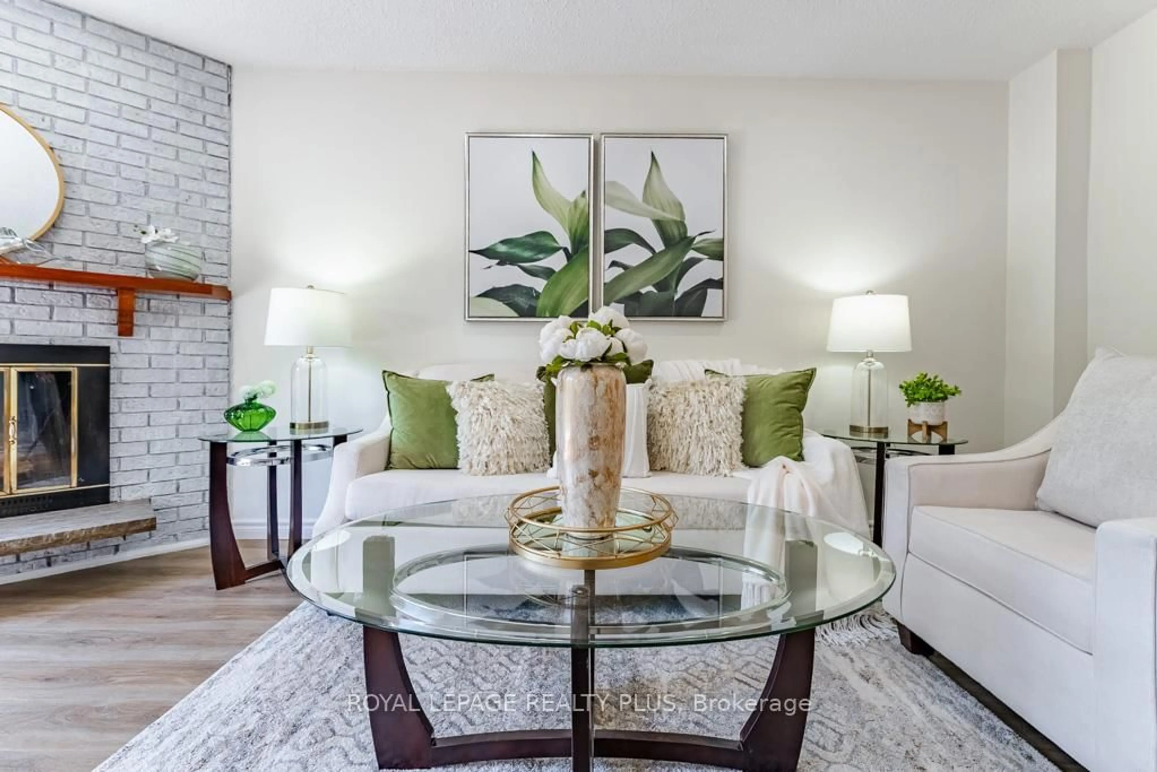 Living room with furniture, unknown for 3339 Council Ring Rd, Mississauga Ontario L5L 2A9
