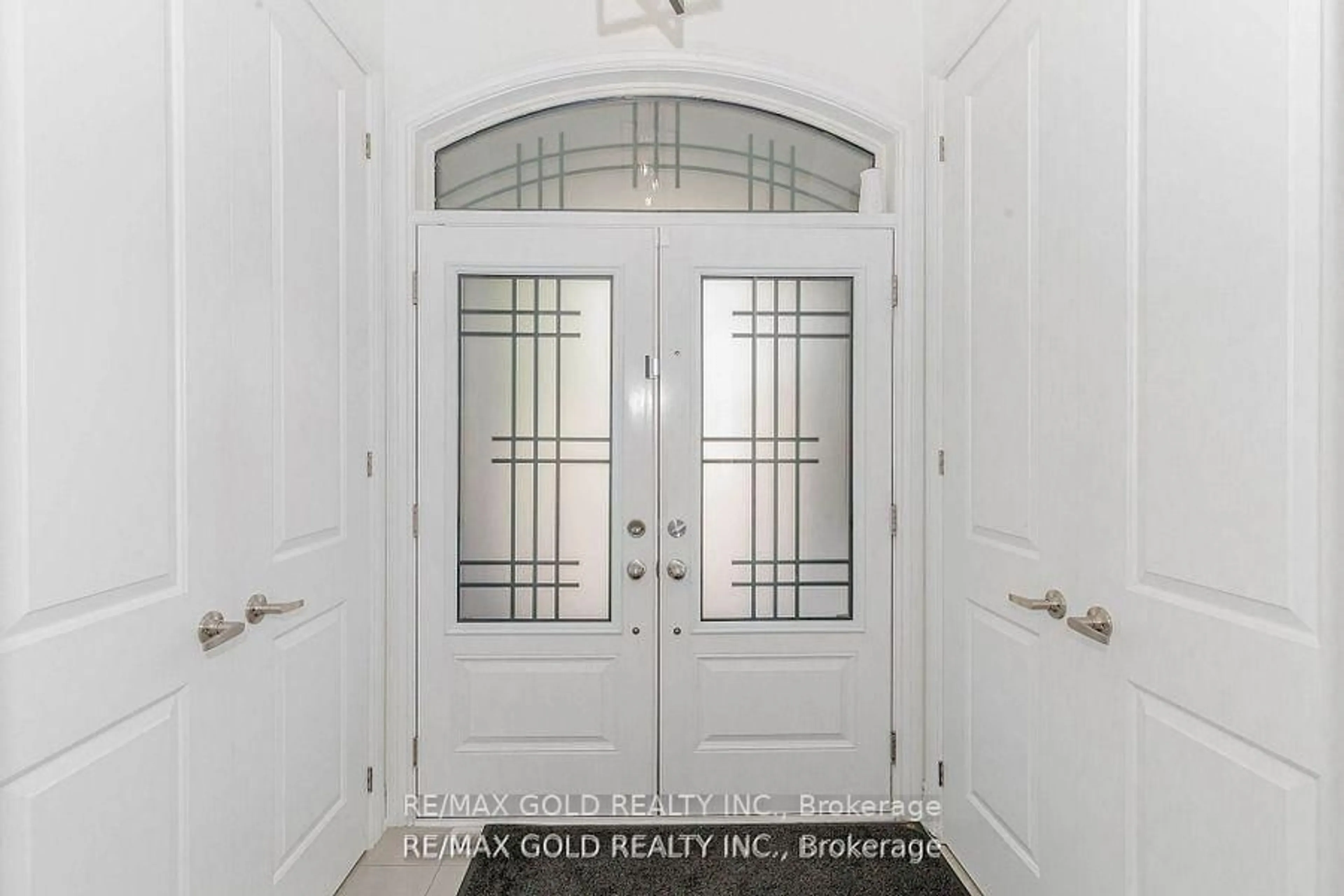 Indoor entryway for 36 Attraction Dr, Brampton Ontario L6Y 2Z8