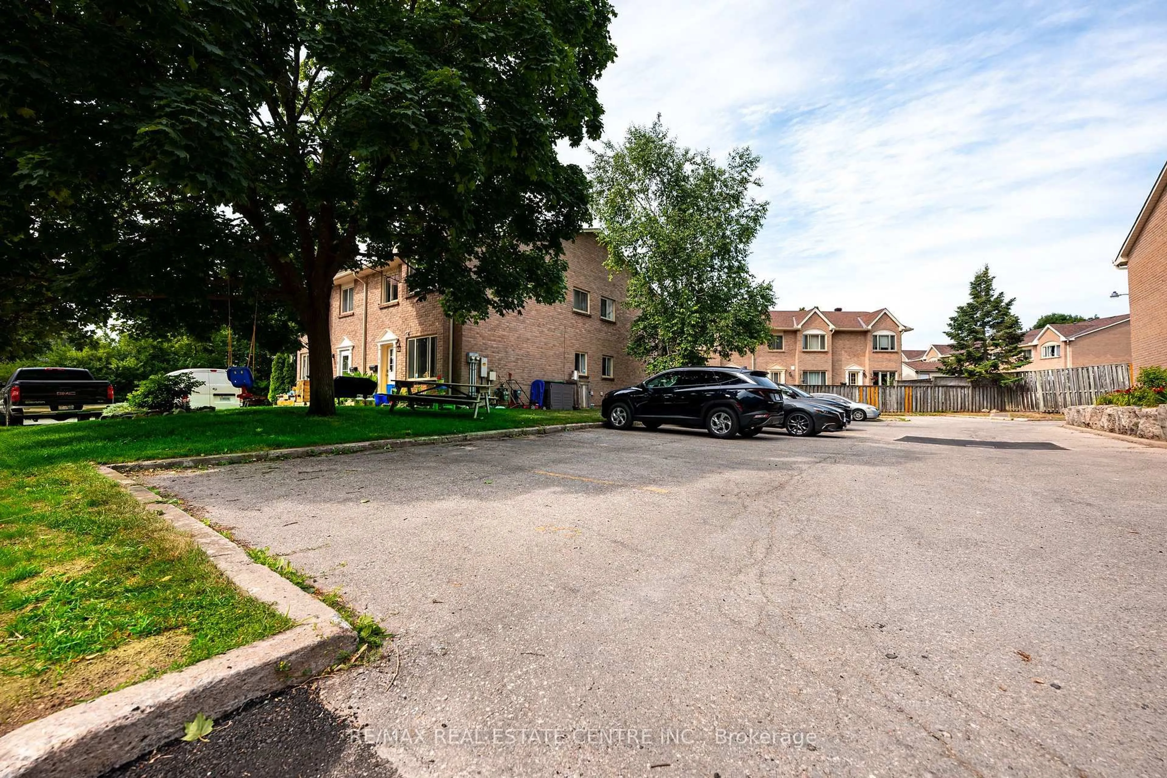 Parking for 2 Cedar Dr #5, Orangeville Ontario L9W 2X6