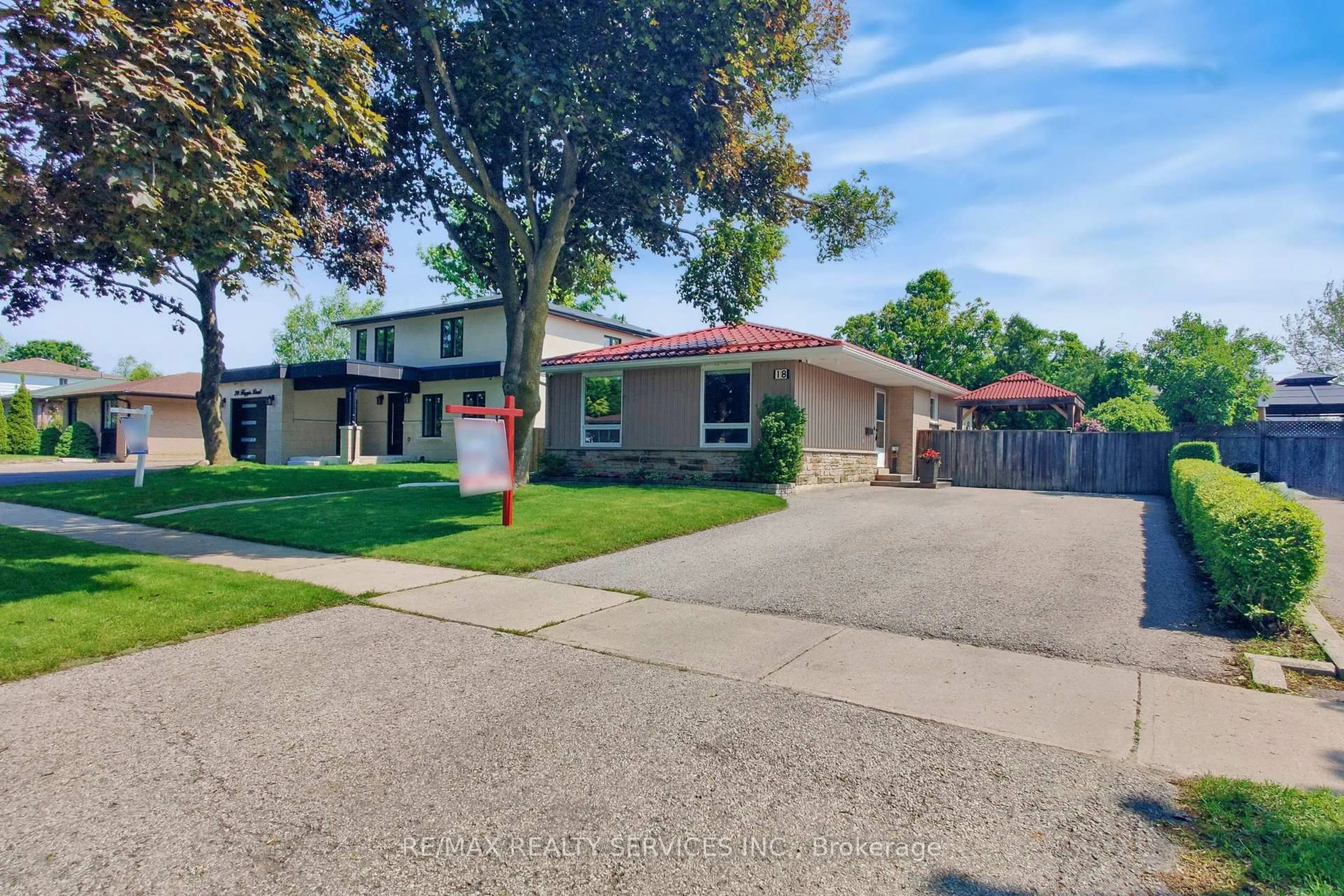 A pic from outside/outdoor area/front of a property/back of a property/a pic from drone, street for 18 Heggie Rd, Brampton Ontario L6V 2K3