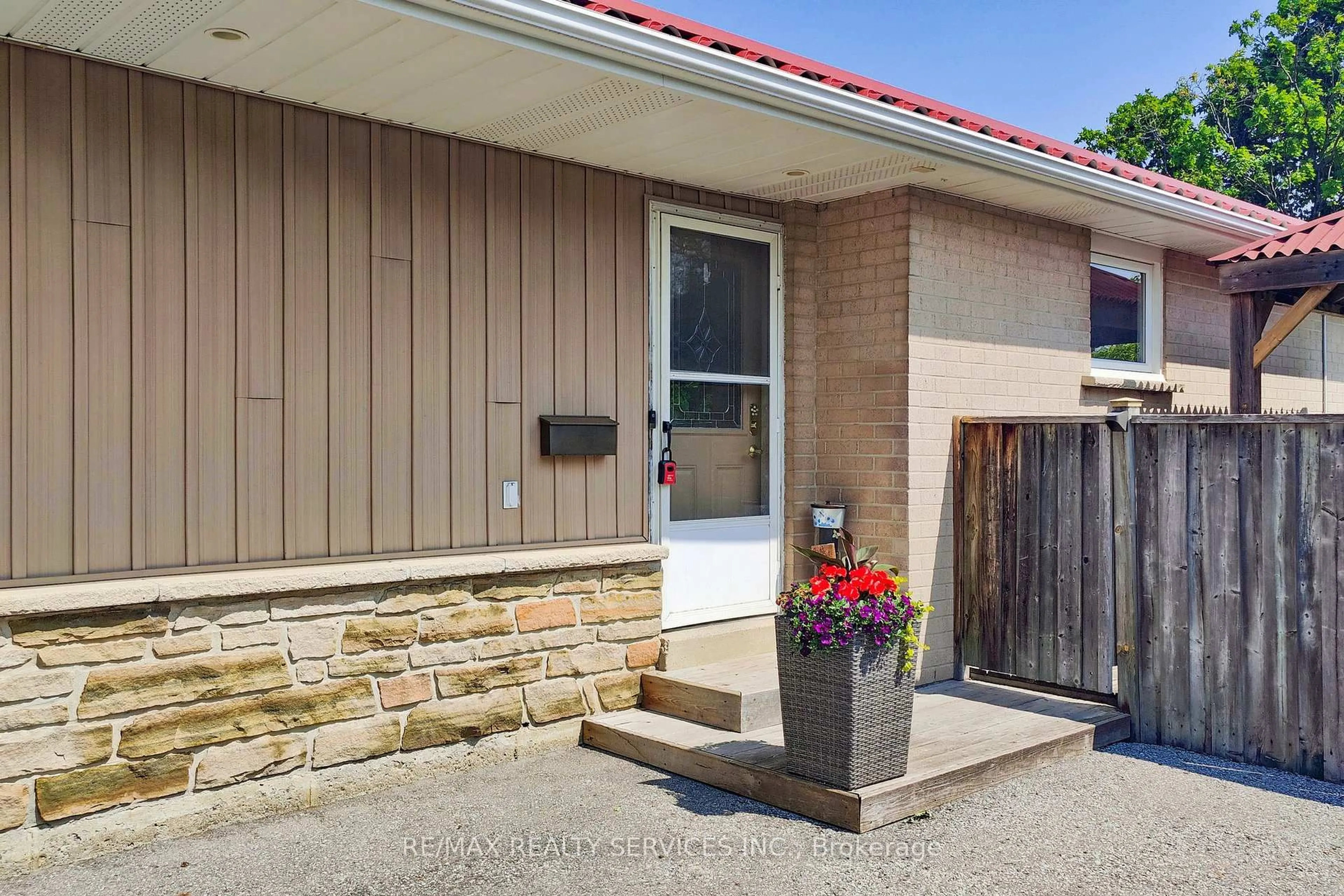 Unknown for 18 Heggie Rd, Brampton Ontario L6V 2K3