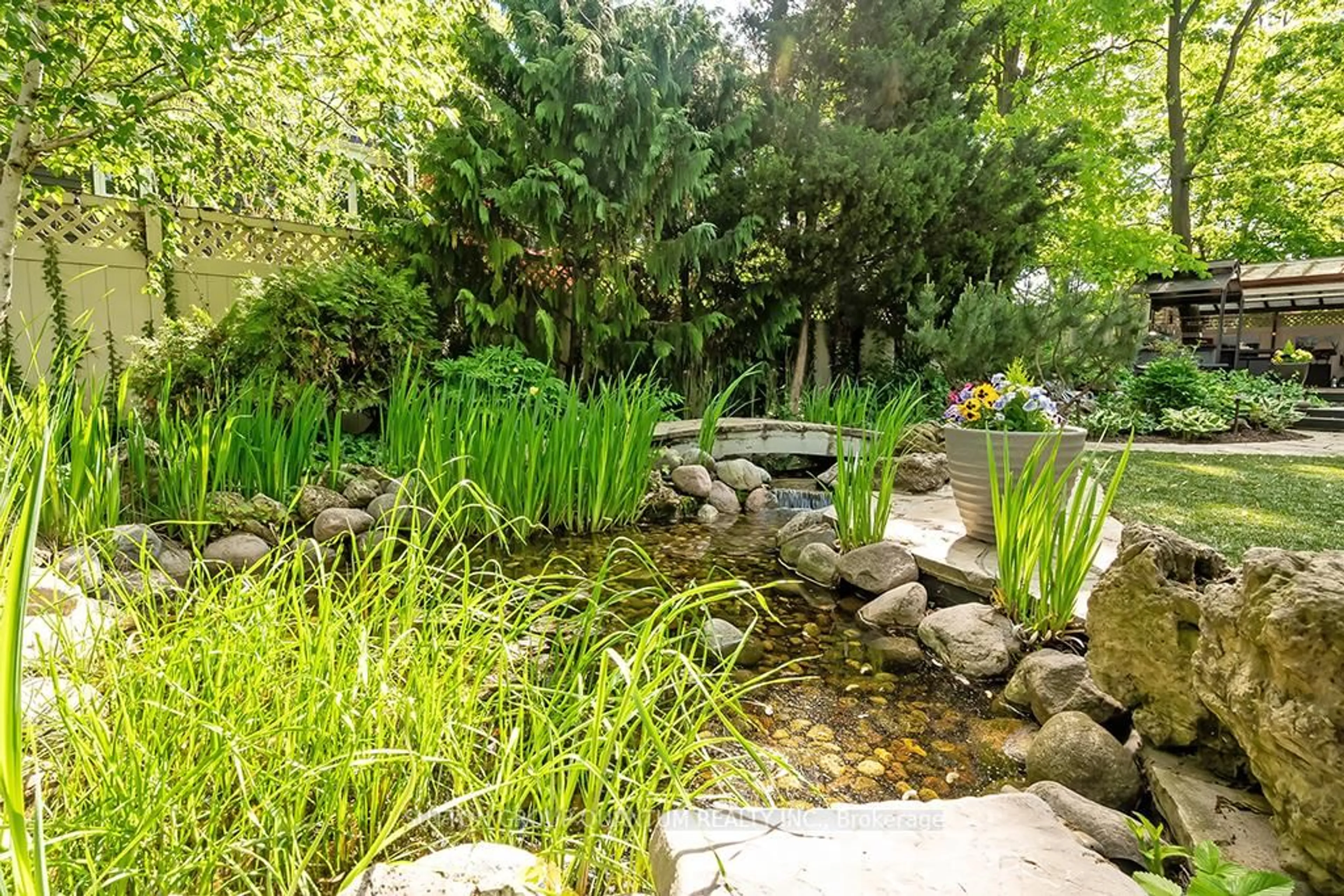 Patio, water/lake/river/ocean view for 3657 Greenbower Crt, Mississauga Ontario L5L 1P3