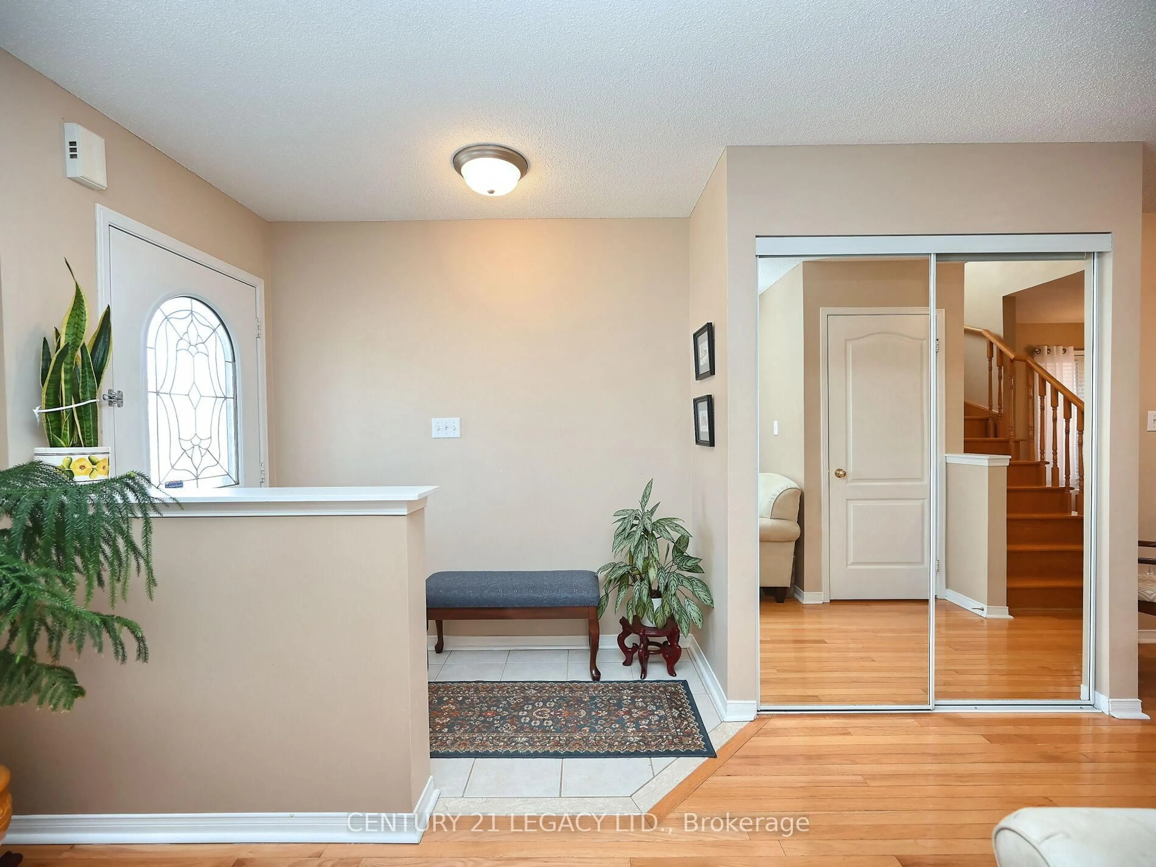 Indoor entryway for 32 Bluewater Cres, Brampton Ontario L7A 2H1