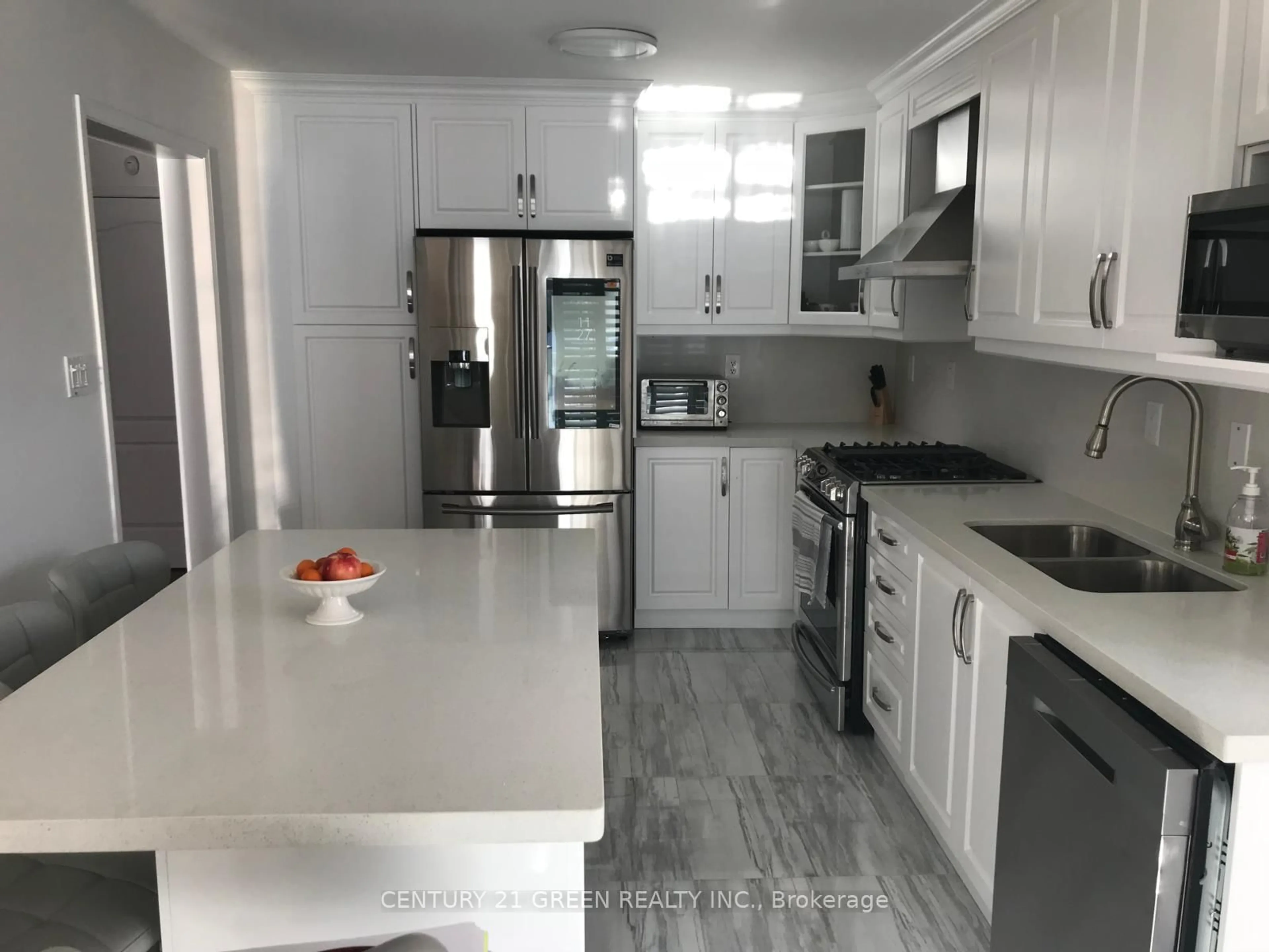 Open concept kitchen, ceramic/tile floor for 62 Lanewood St, Brampton Ontario L6R 2C4