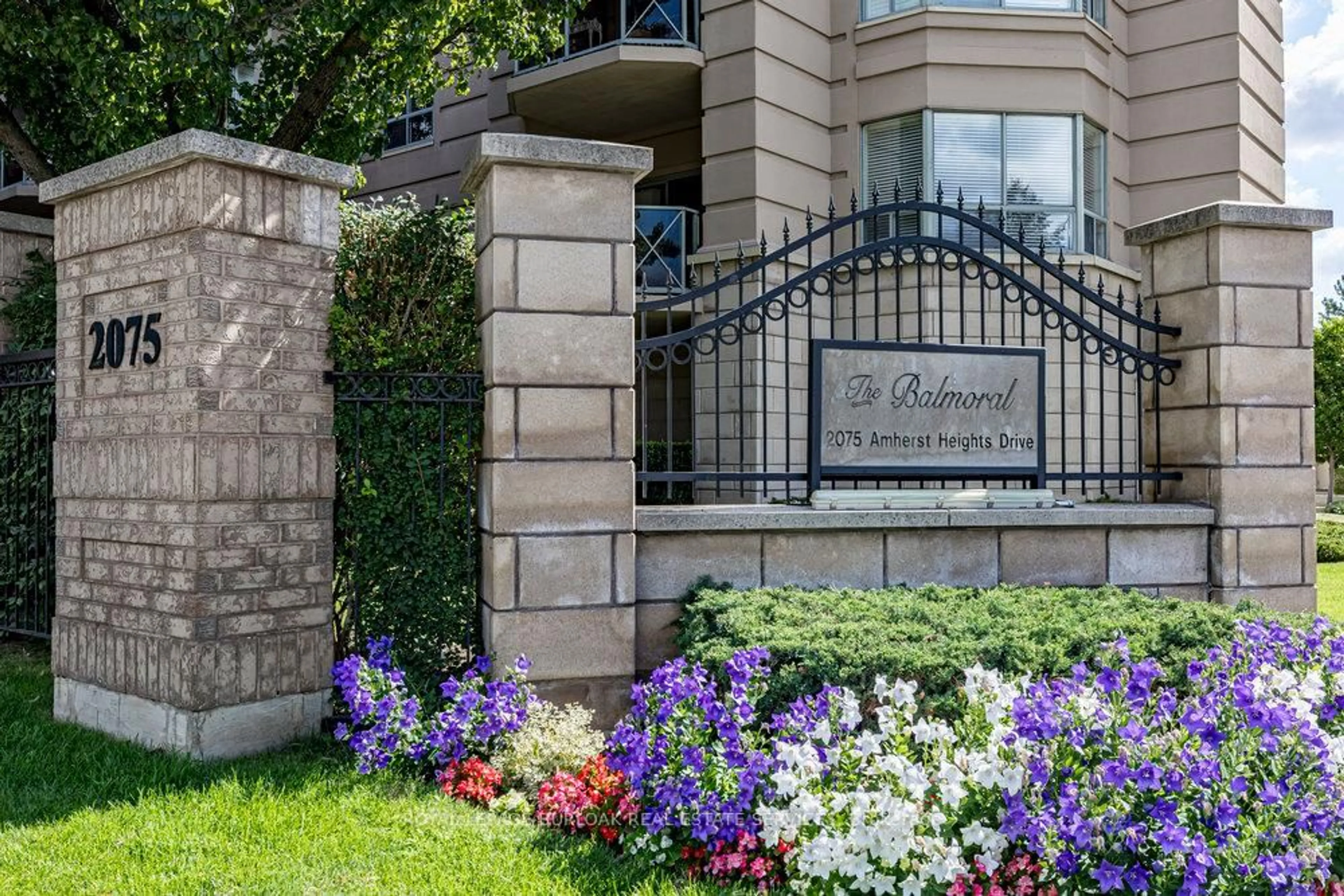 Indoor entryway for 2075 Amherst Heights Dr #212, Burlington Ontario L7P 5B8