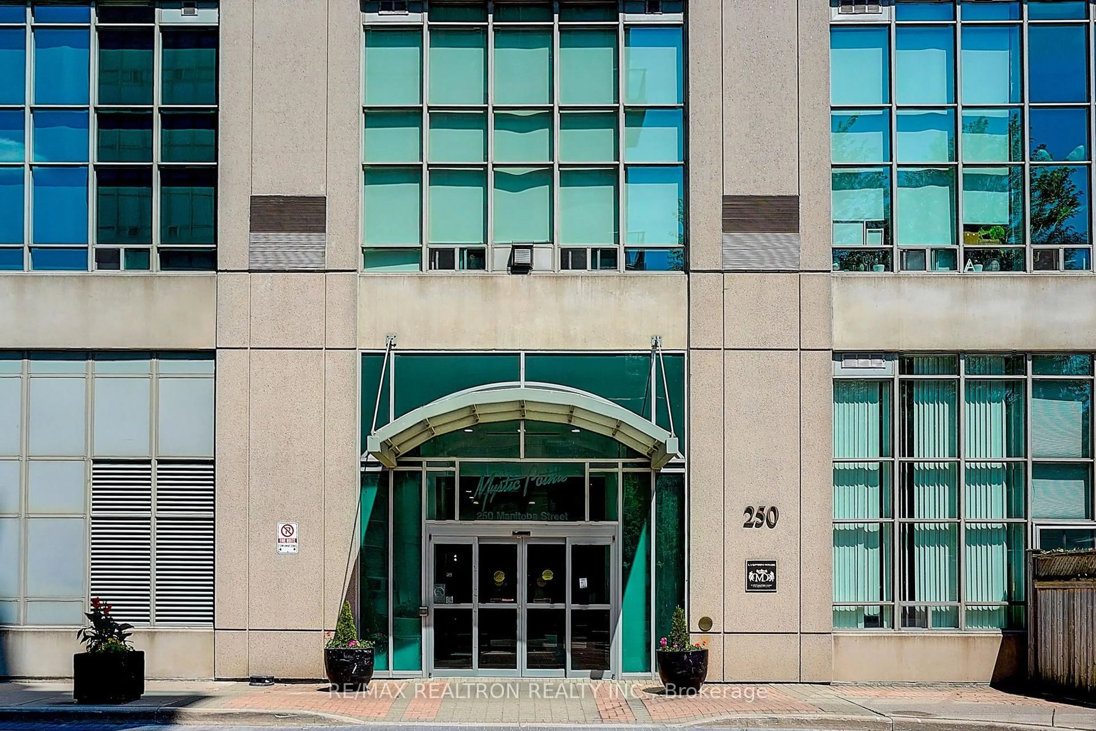 Unknown for 250 Manitoba St #PH 802, Toronto Ontario M8Y 4G8