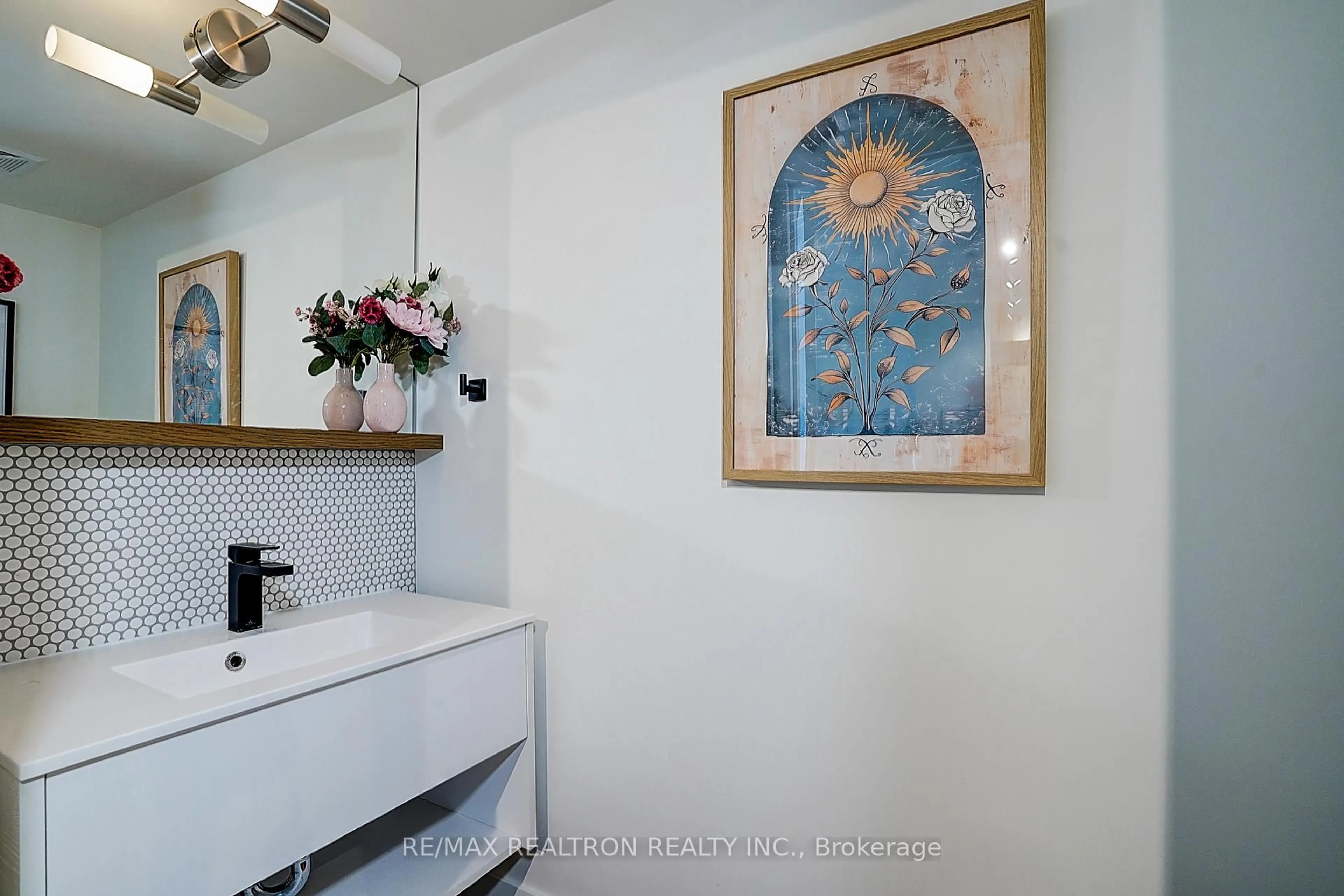 Standard bathroom, ceramic/tile floor for 250 Manitoba St #PH 802, Toronto Ontario M8Y 4G8