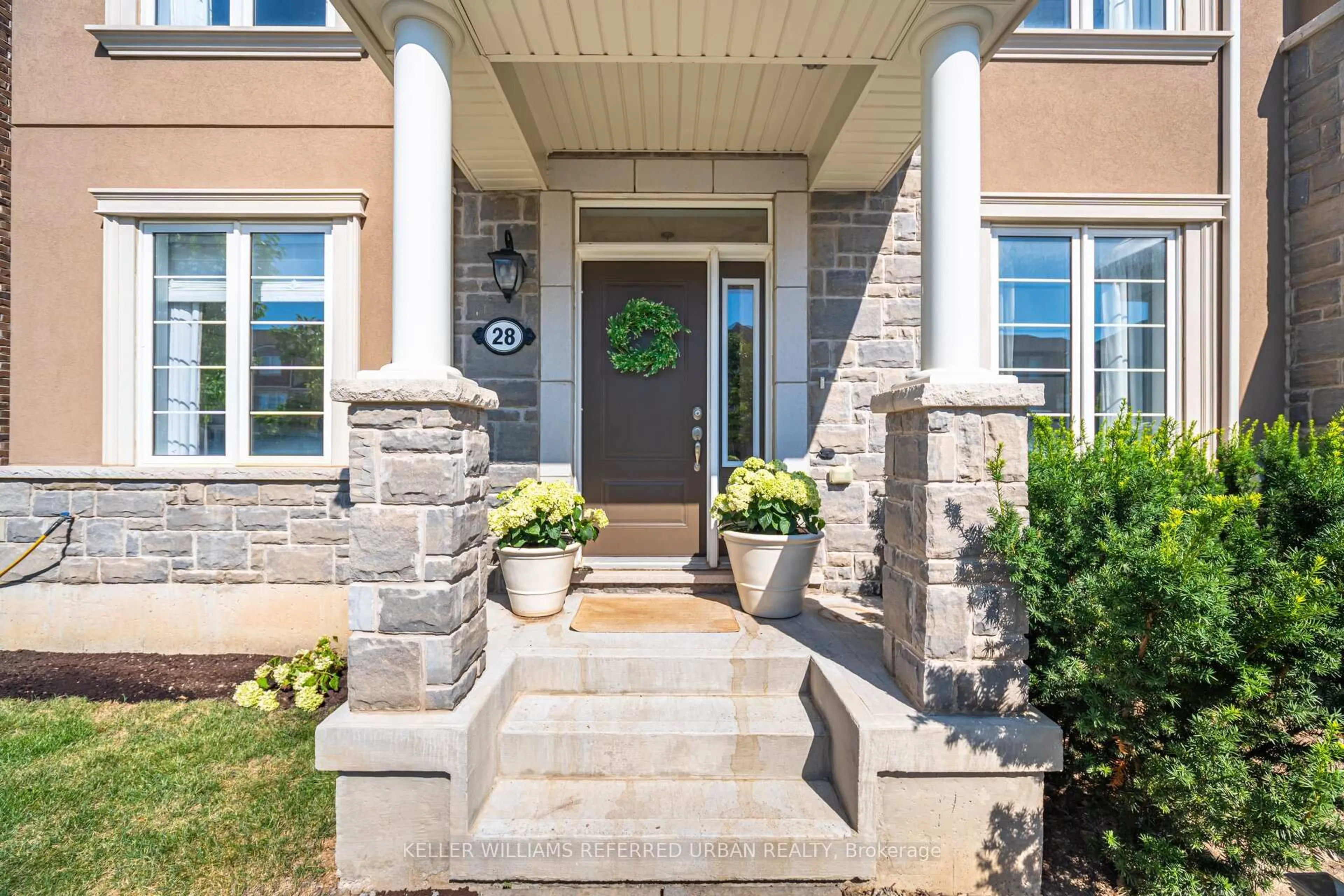 Indoor entryway for 1222 Rose Way #28, Milton Ontario L9E 1P2
