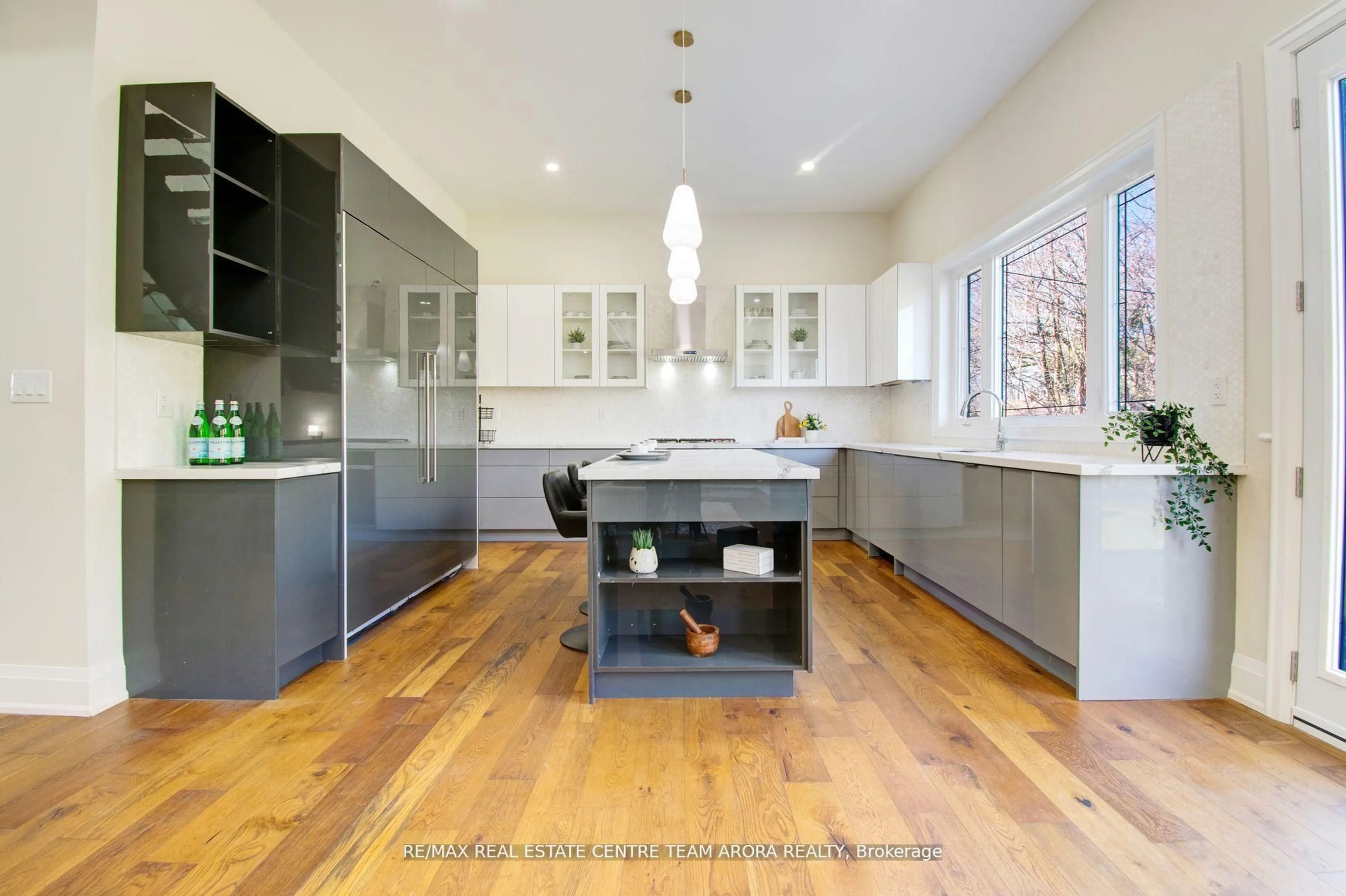Contemporary kitchen, unknown for 1325 Rebecca St, Oakville Ontario L6L 1Z3