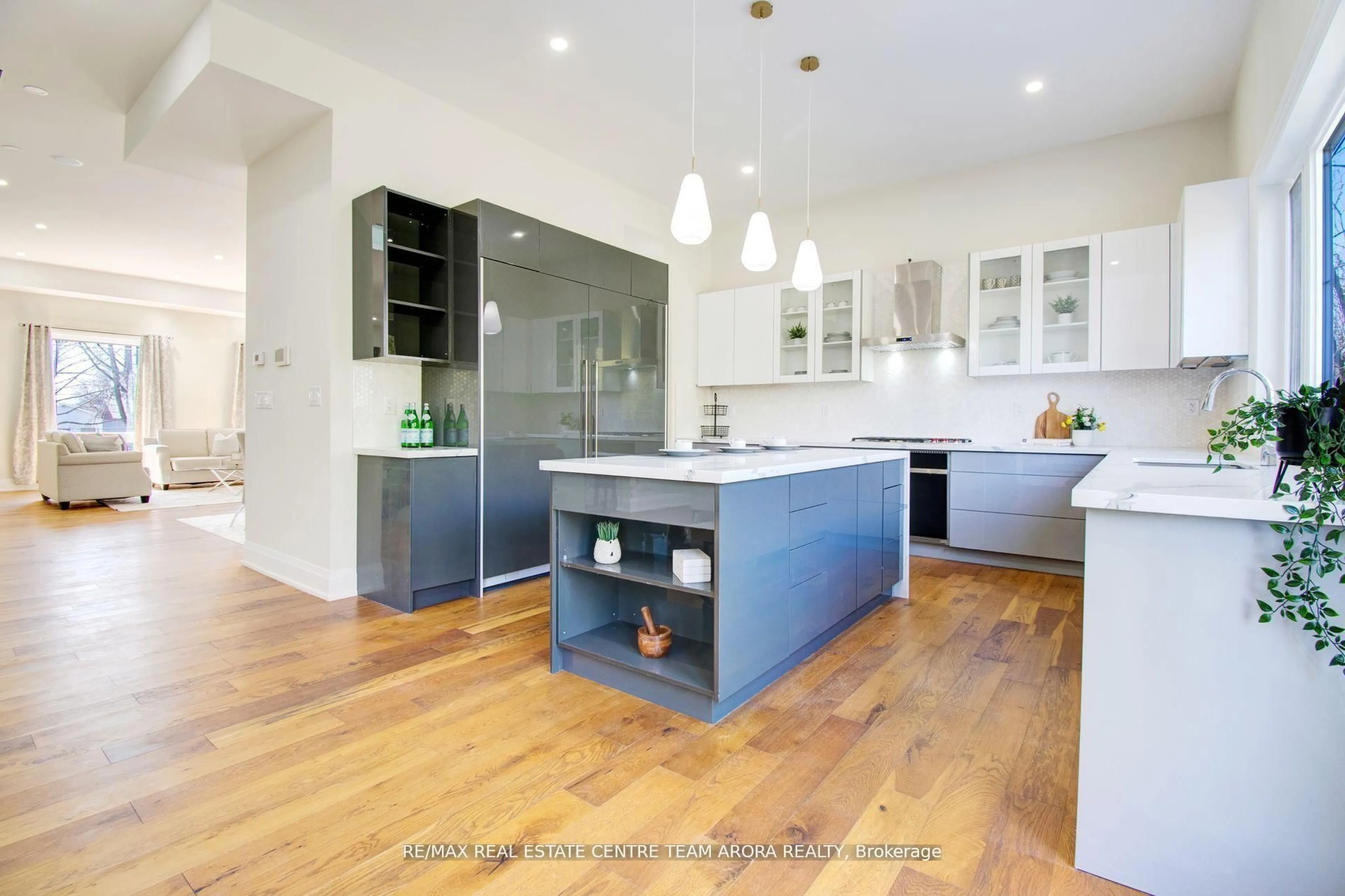 Contemporary kitchen, unknown for 1325 Rebecca St, Oakville Ontario L6L 1Z3