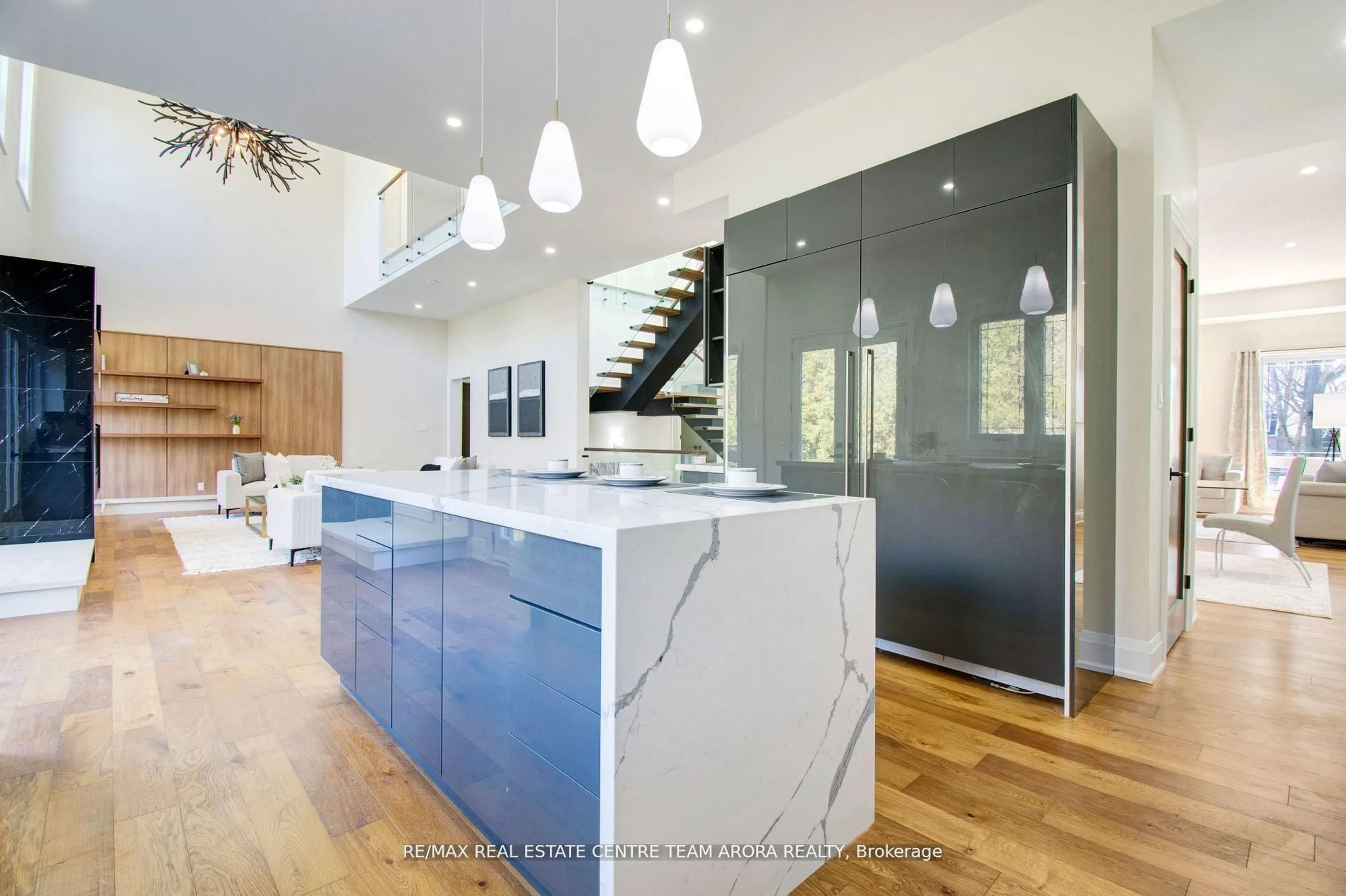 Contemporary kitchen, unknown for 1325 Rebecca St, Oakville Ontario L6L 1Z3