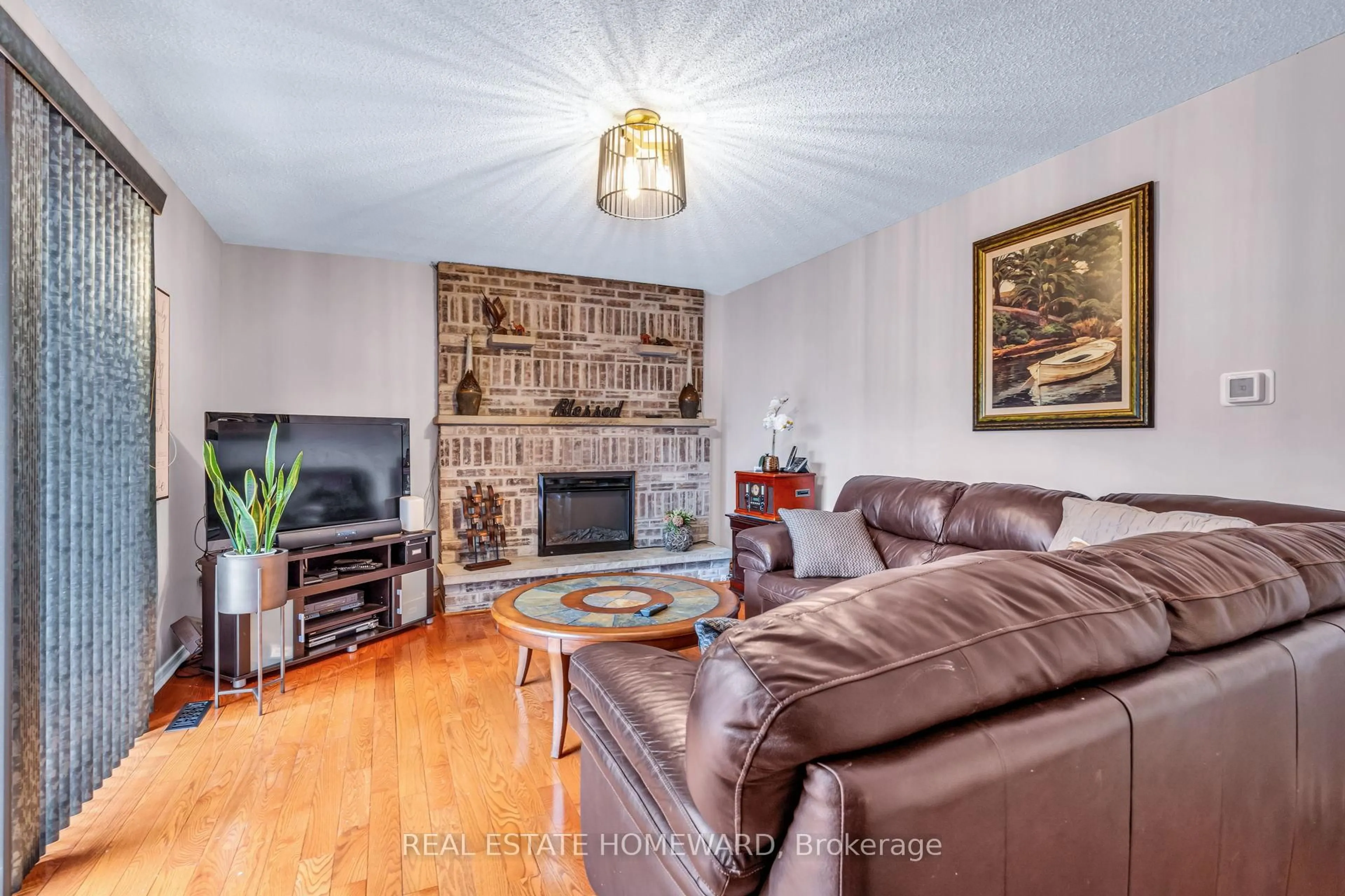 Living room with furniture, wood/laminate floor for 2032 Shannon Dr, Mississauga Ontario L5H 3W3