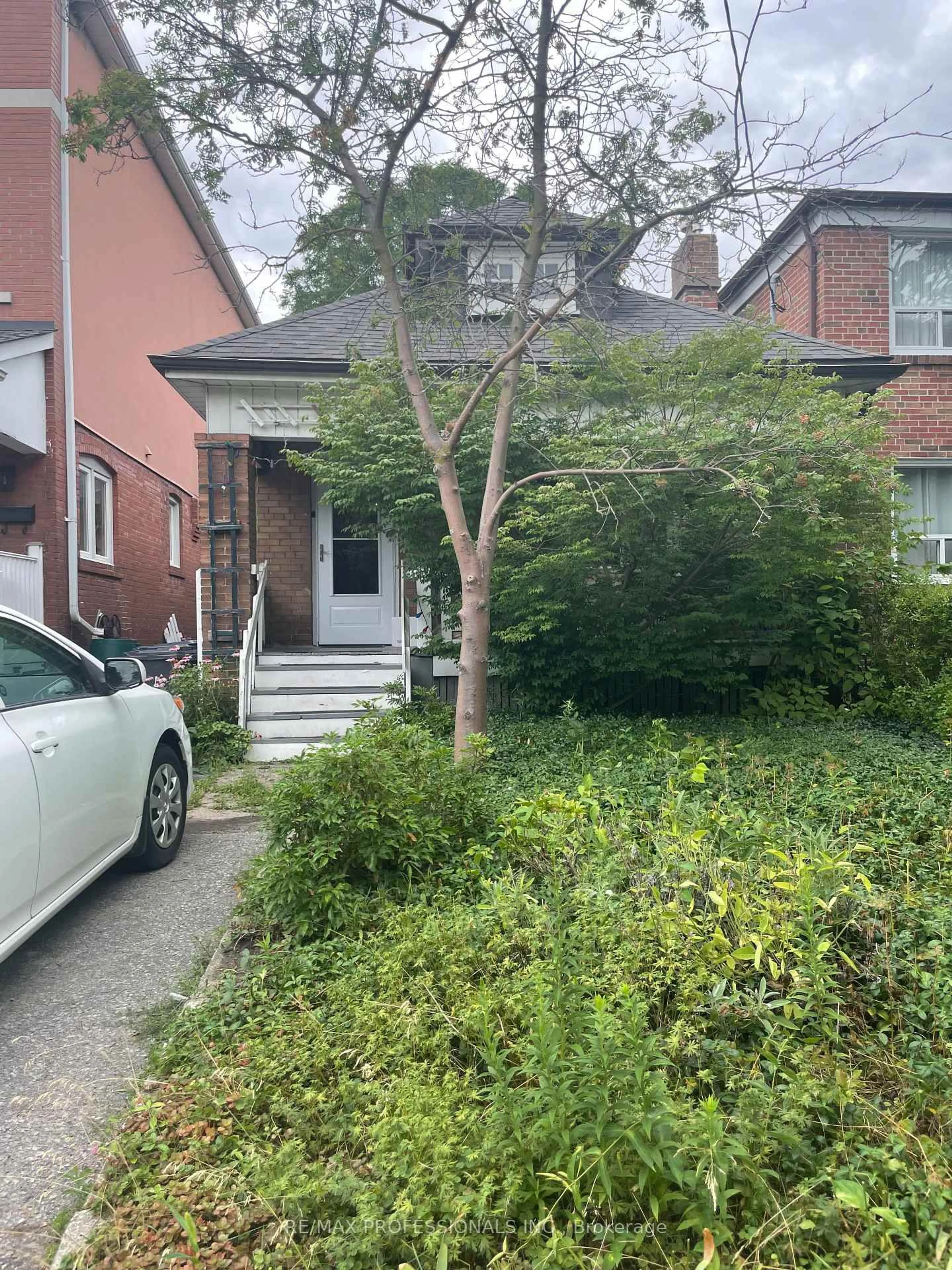 Home with brick exterior material, street for 115 Brookside Ave, Toronto Ontario M6S 4G8