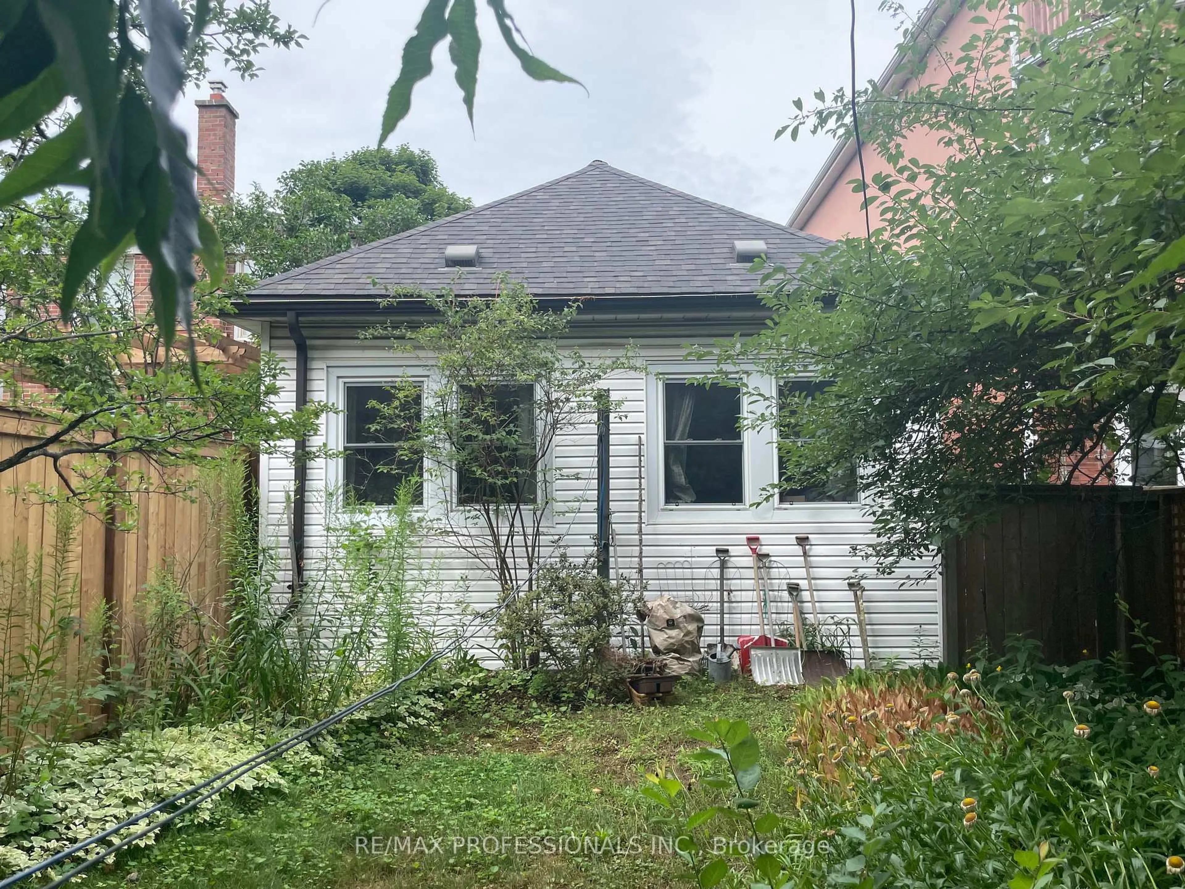Shed for 115 Brookside Ave, Toronto Ontario M6S 4G8