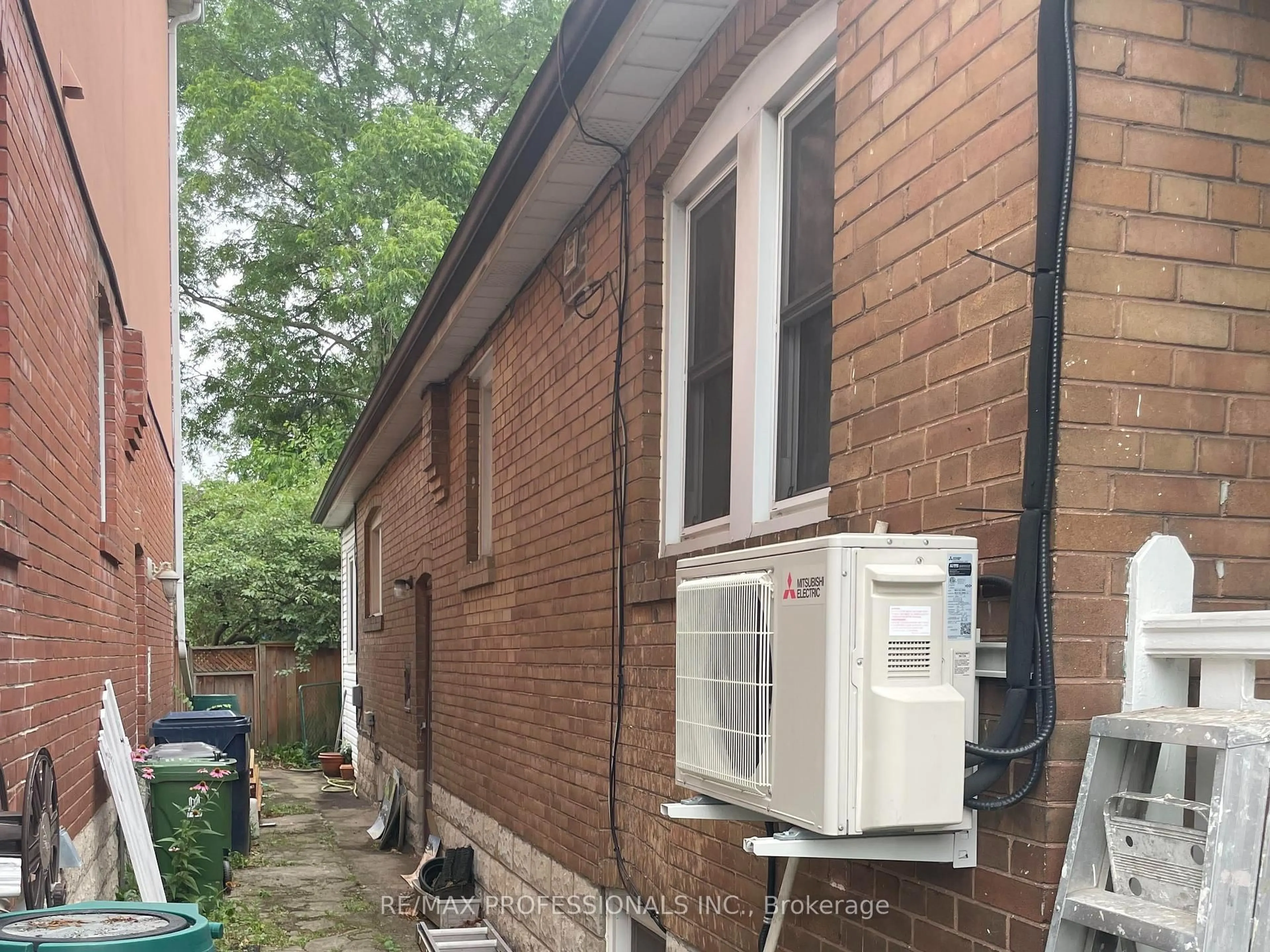 Home with brick exterior material, building for 115 Brookside Ave, Toronto Ontario M6S 4G8