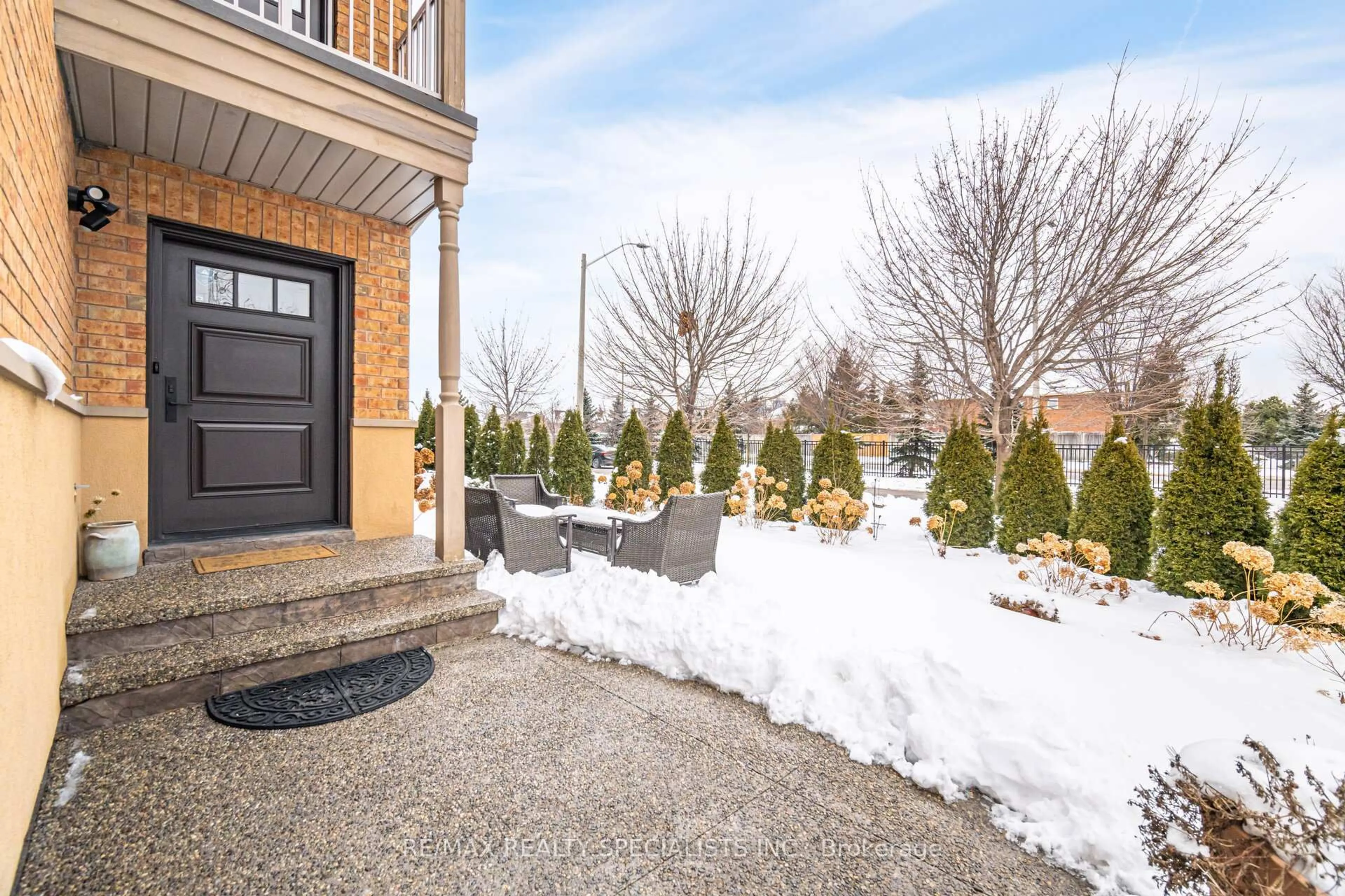 Patio, street for 491 Orange Walk Cres, Mississauga Ontario L5R 0A5