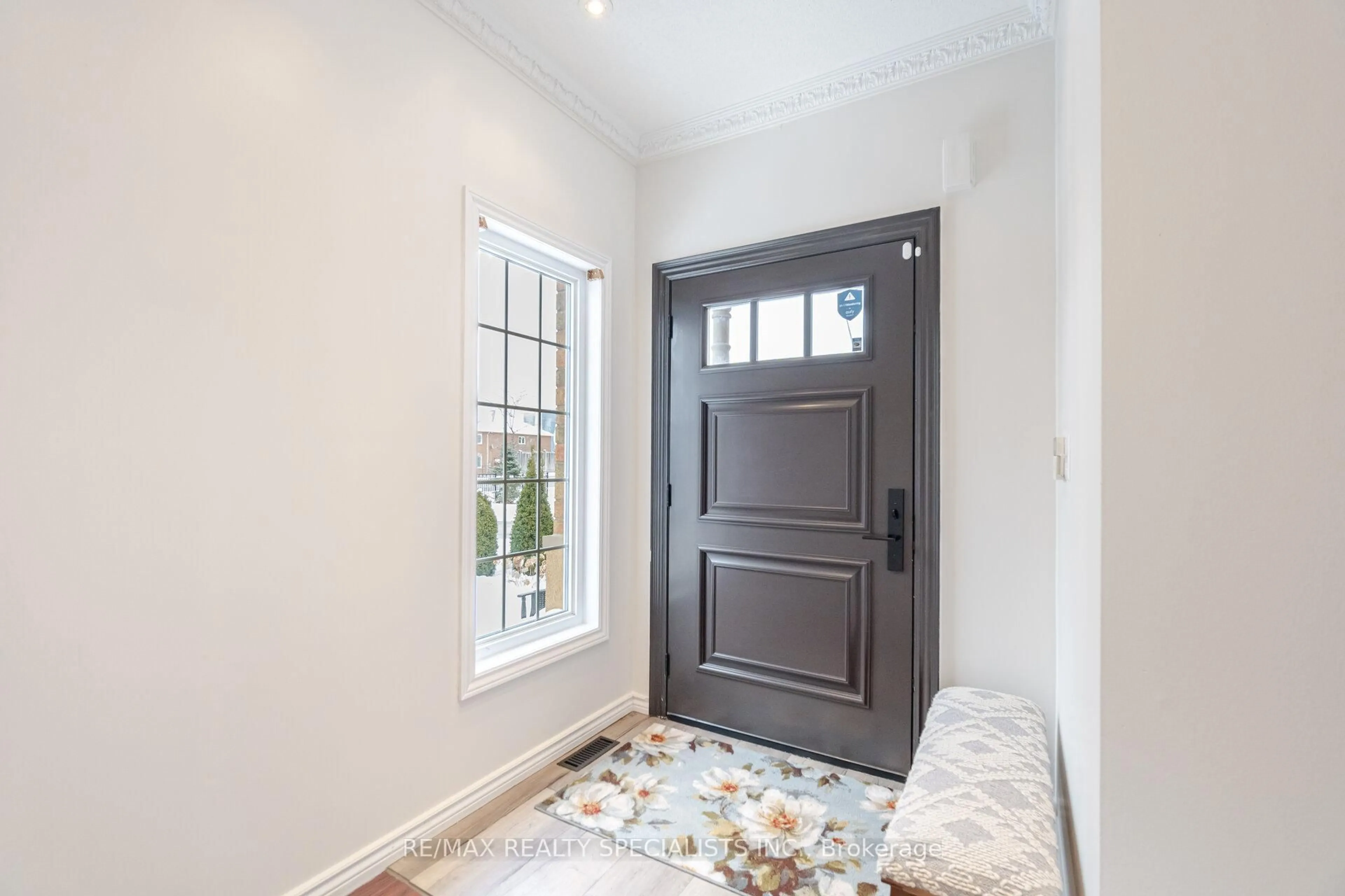 Indoor entryway for 491 Orange Walk Cres, Mississauga Ontario L5R 0A5