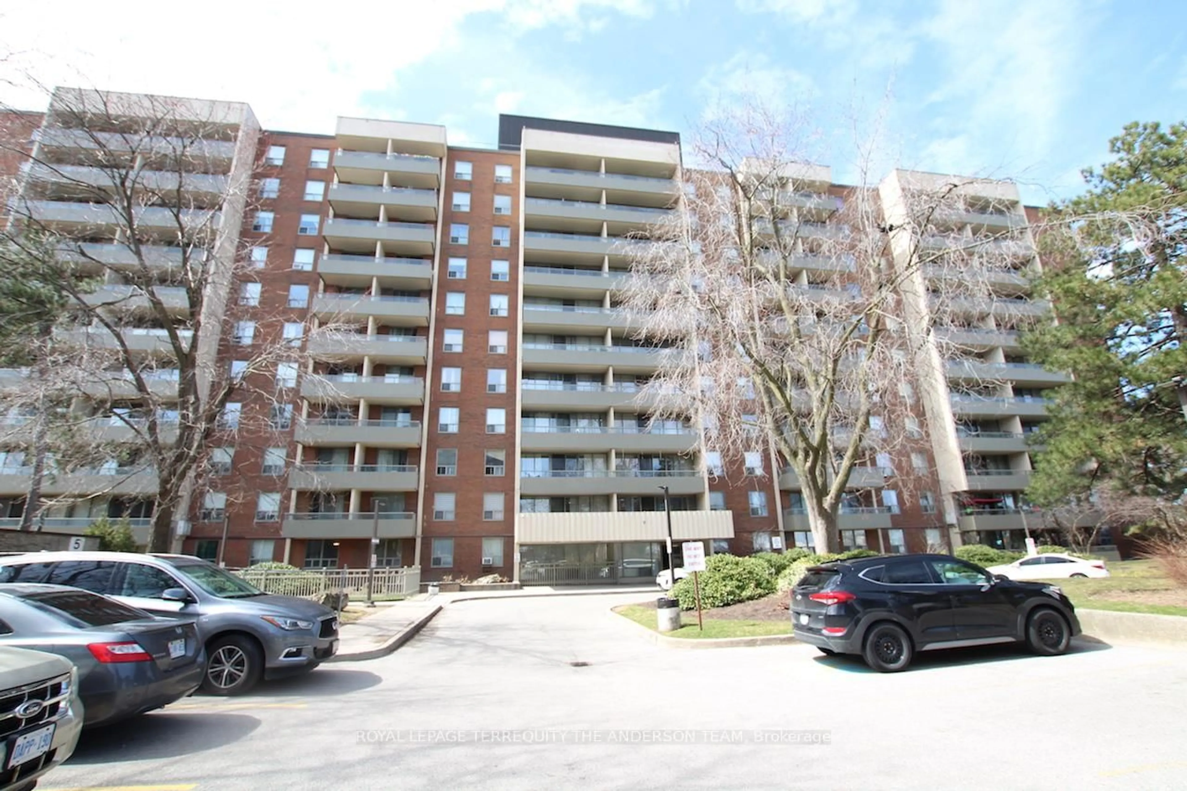 Patio, street for 9 Four Winds Dr #402, Toronto Ontario M3J 2S8