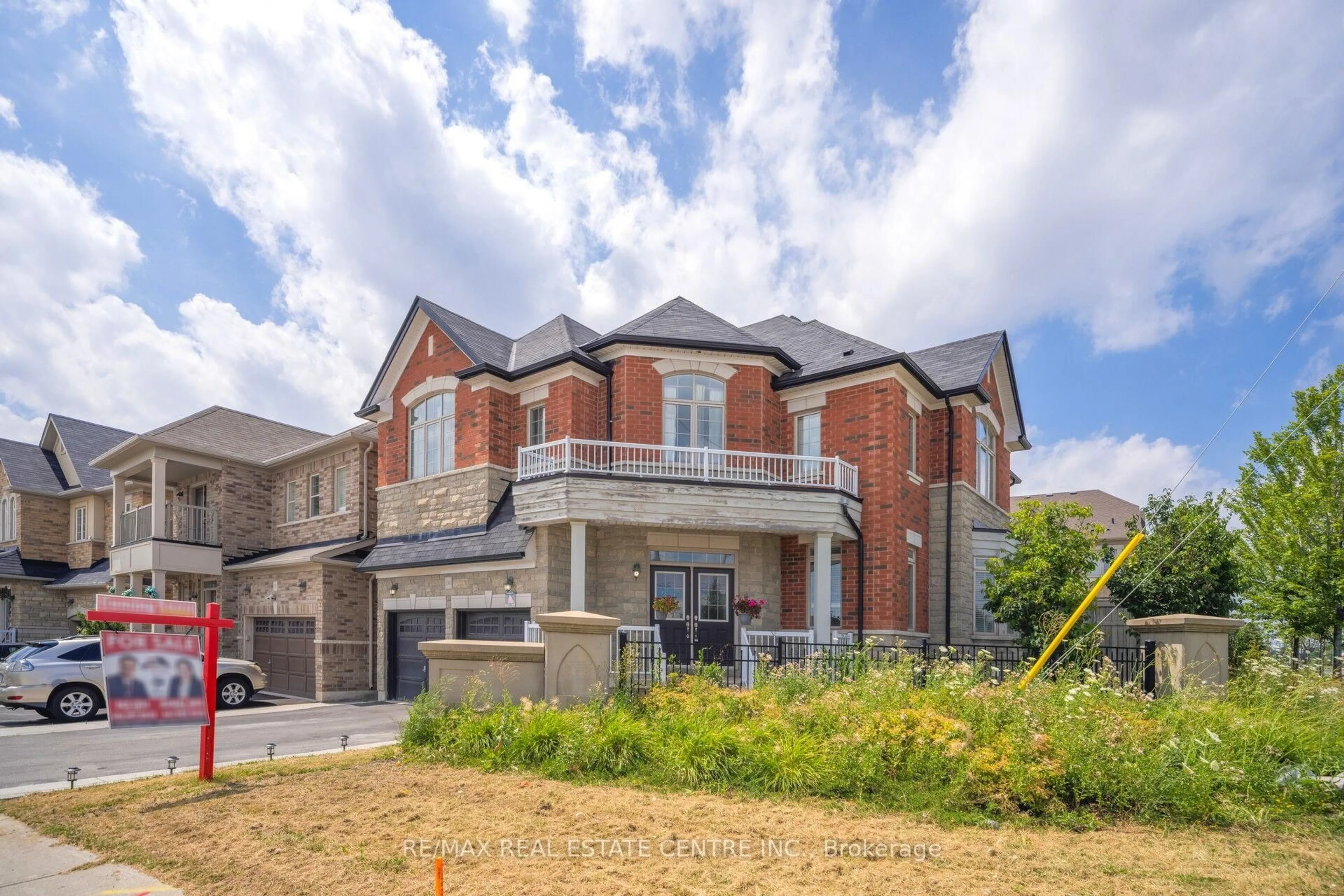 Home with brick exterior material, building for 180 Bonnie Braes Dr, Brampton Ontario L6Y 5Y7