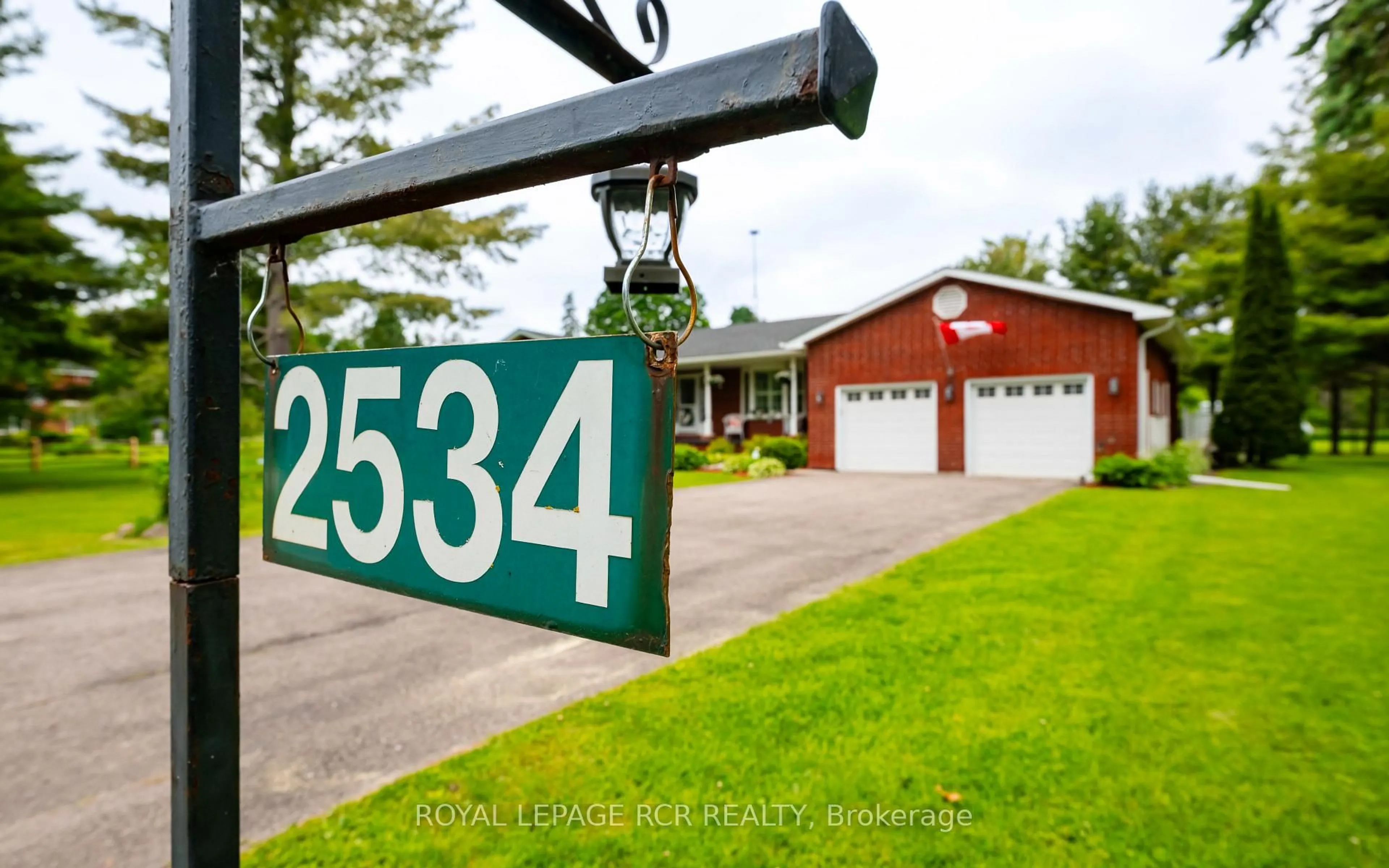 Indoor garage for 2534 Highpoint Sdrd, Caledon Ontario L7K 0J1