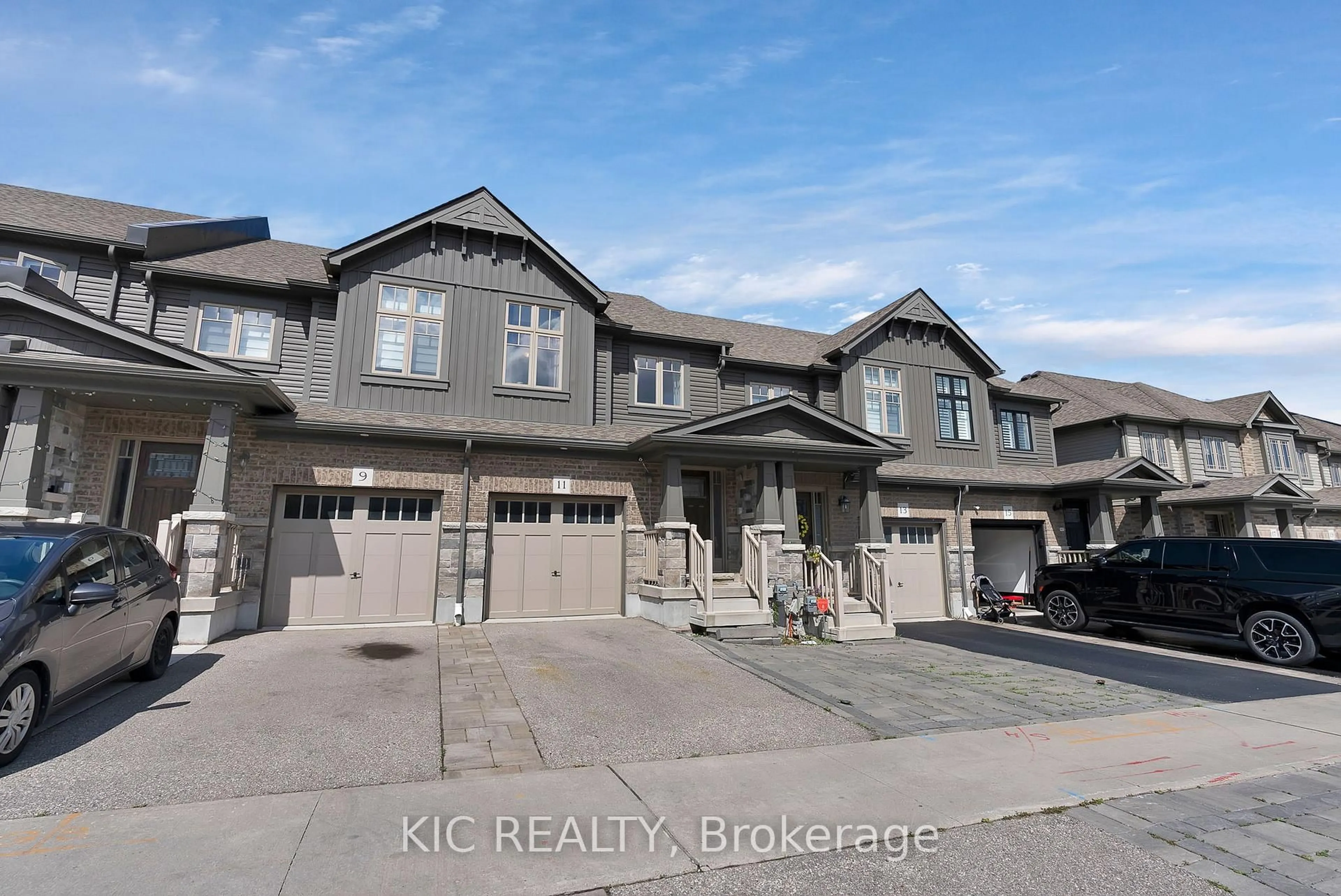 A pic from outside/outdoor area/front of a property/back of a property/a pic from drone, street for 11 Winterton Crt, Orangeville Ontario L9W 7N5