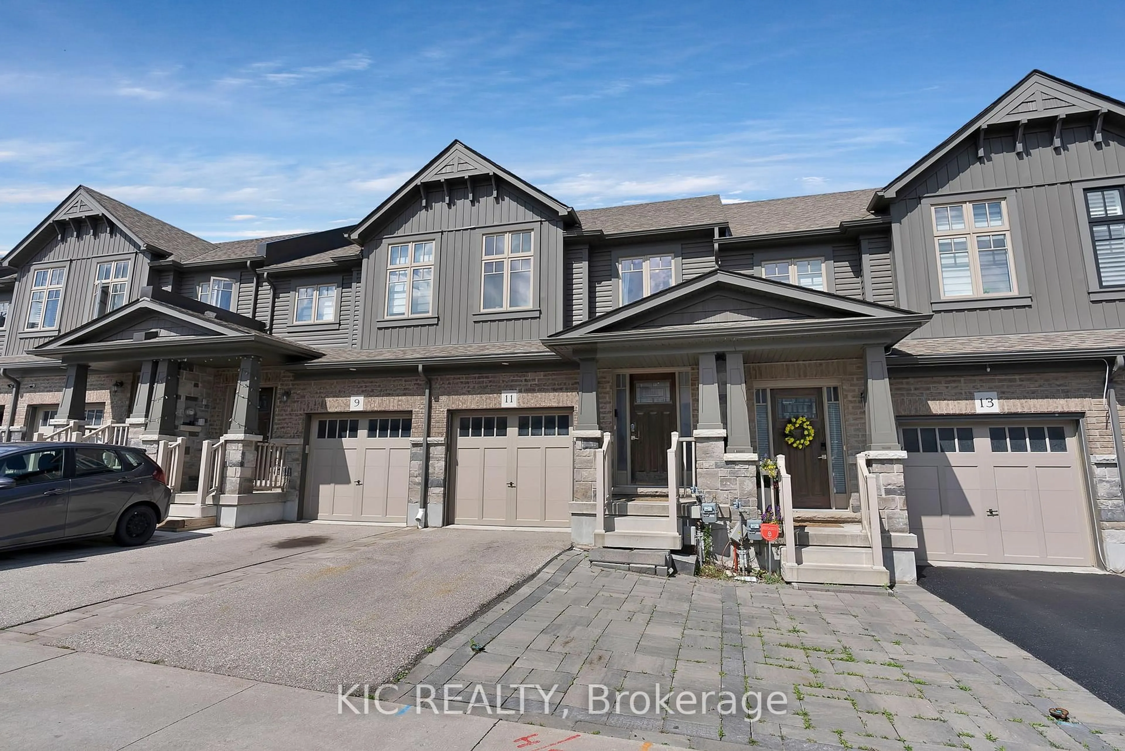 A pic from outside/outdoor area/front of a property/back of a property/a pic from drone, street for 11 Winterton Crt, Orangeville Ontario L9W 7N5