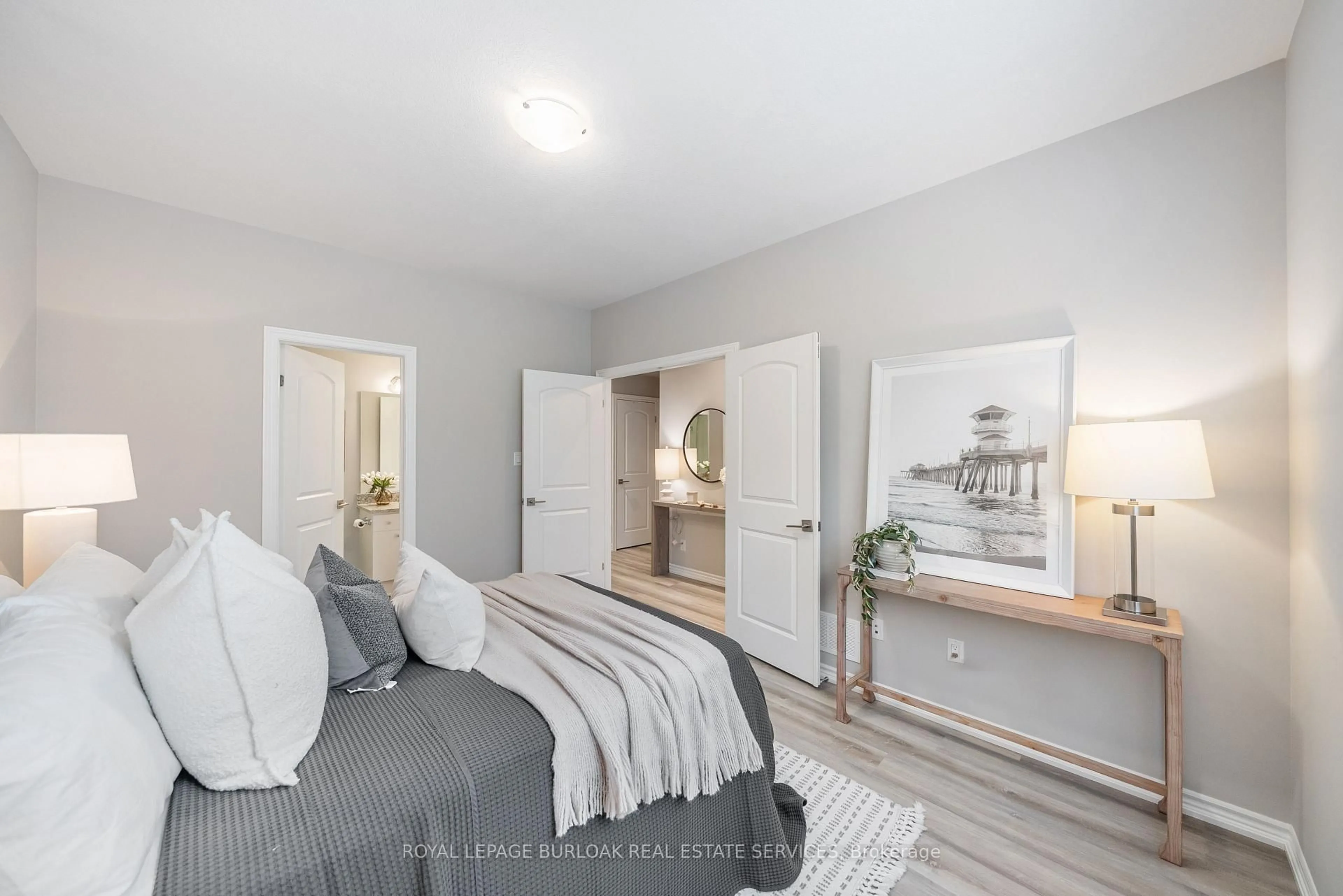 Unknown for 2362 New St #8, Burlington Ontario L7R 4P8