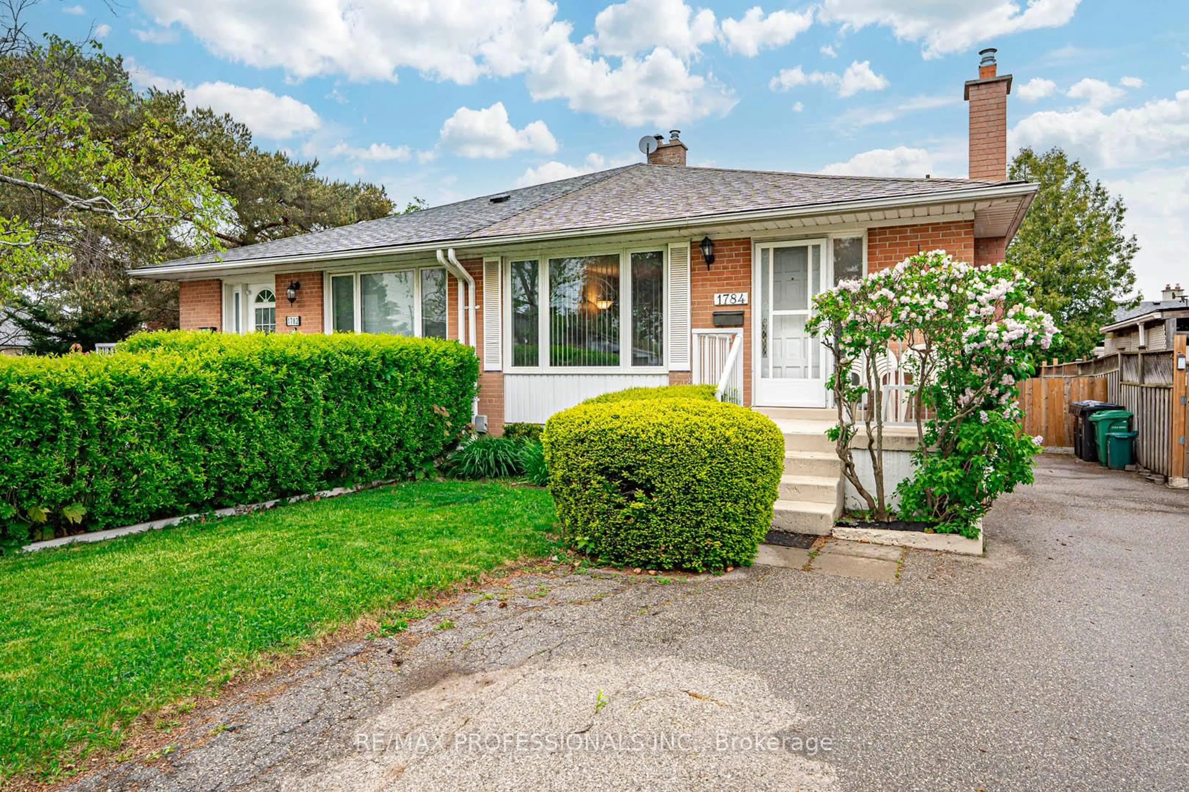 Home with brick exterior material, street for 1784 Sandgate Cres, Mississauga Ontario L5J 2E8