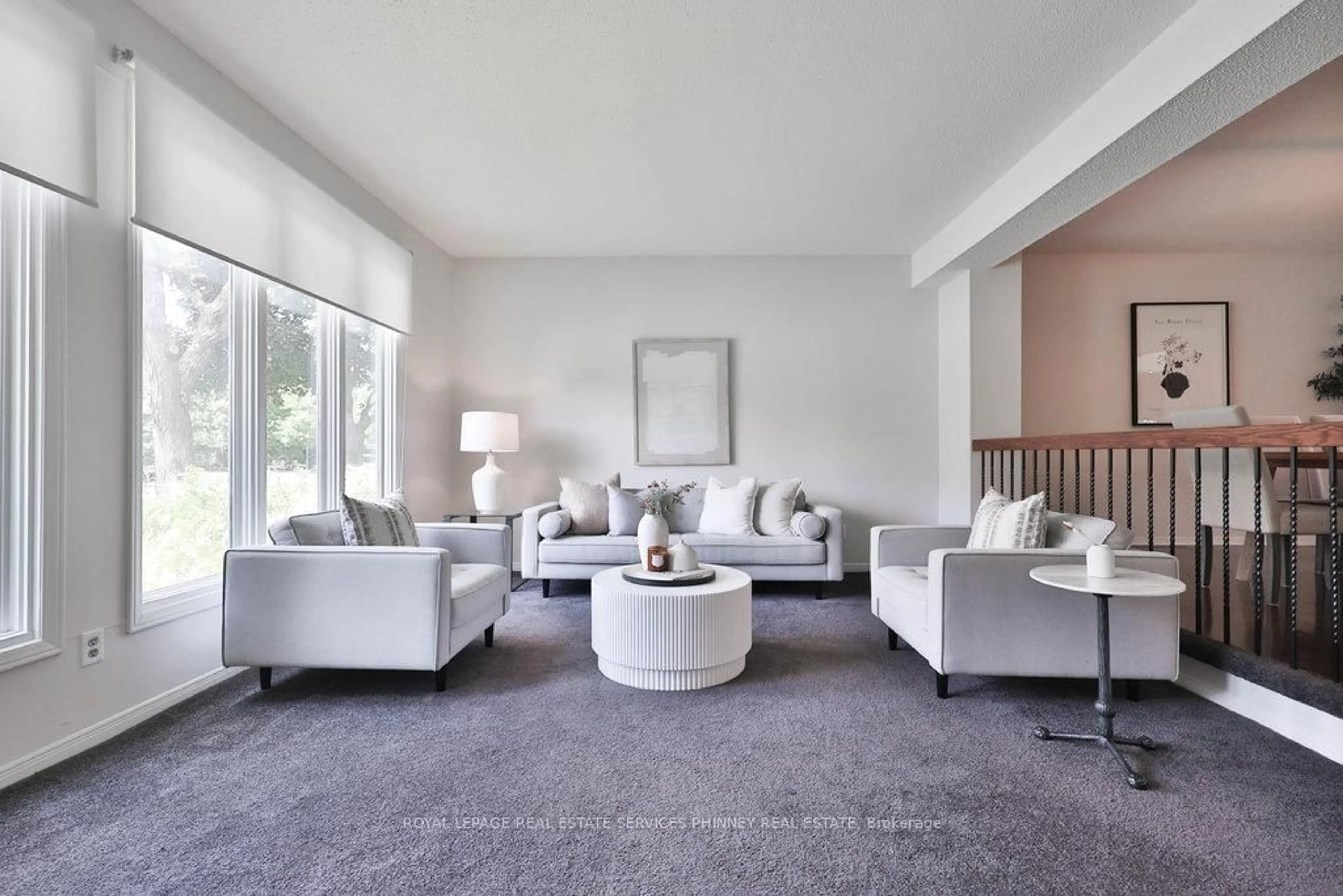 Living room with furniture, carpet floor for 1676 Wembury Rd, Mississauga Ontario L5J 4G3