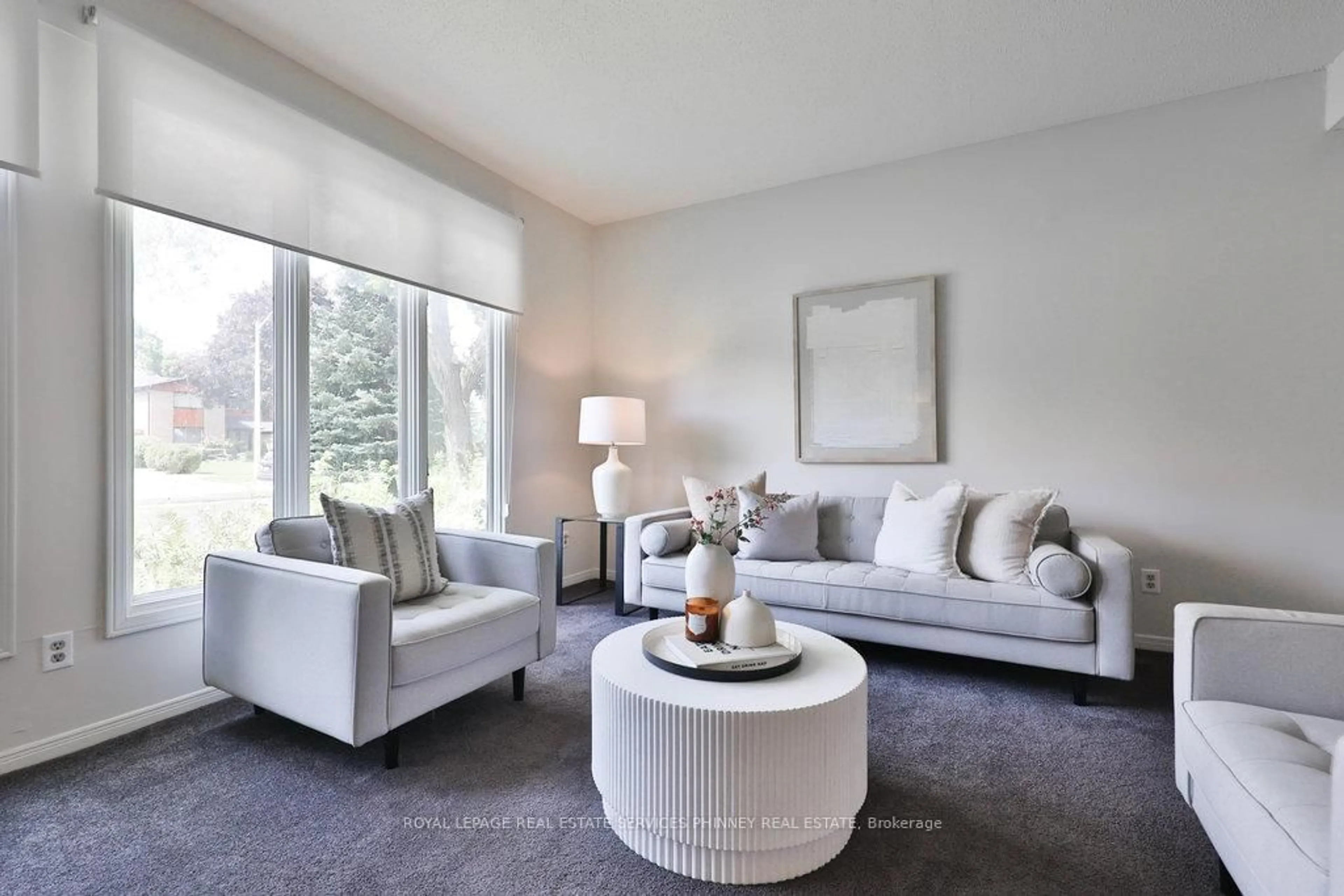 Living room with furniture, unknown for 1676 Wembury Rd, Mississauga Ontario L5J 4G3