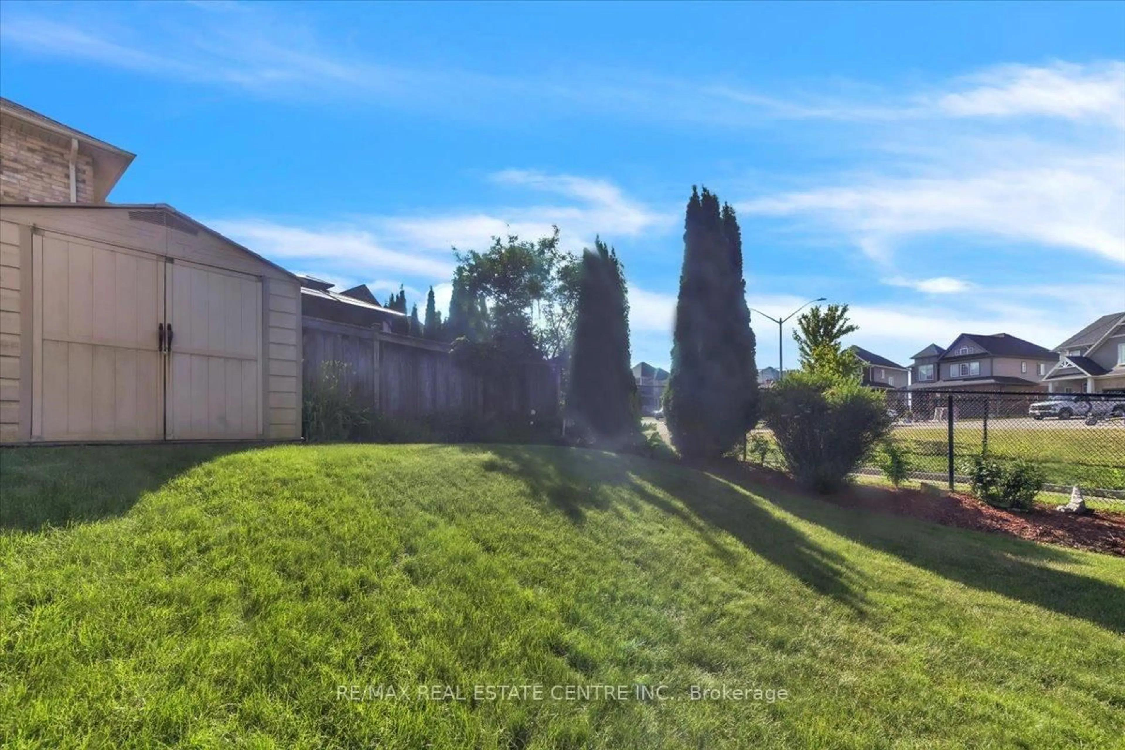 A pic from outside/outdoor area/front of a property/back of a property/a pic from drone, unknown for 35 Cameron Crt, Orangeville Ontario L9W 5G8