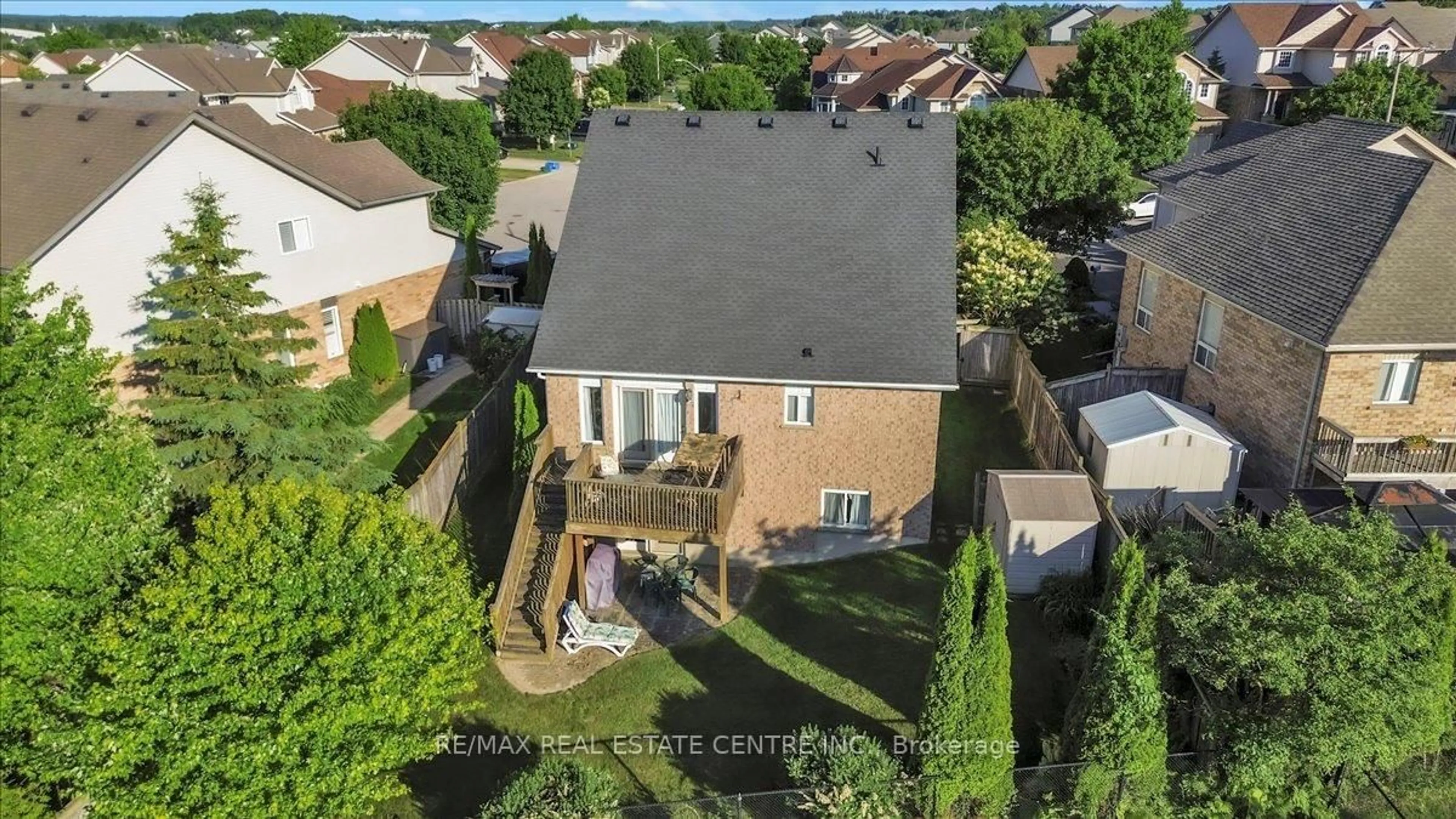 A pic from outside/outdoor area/front of a property/back of a property/a pic from drone, unknown for 35 Cameron Crt, Orangeville Ontario L9W 5G8