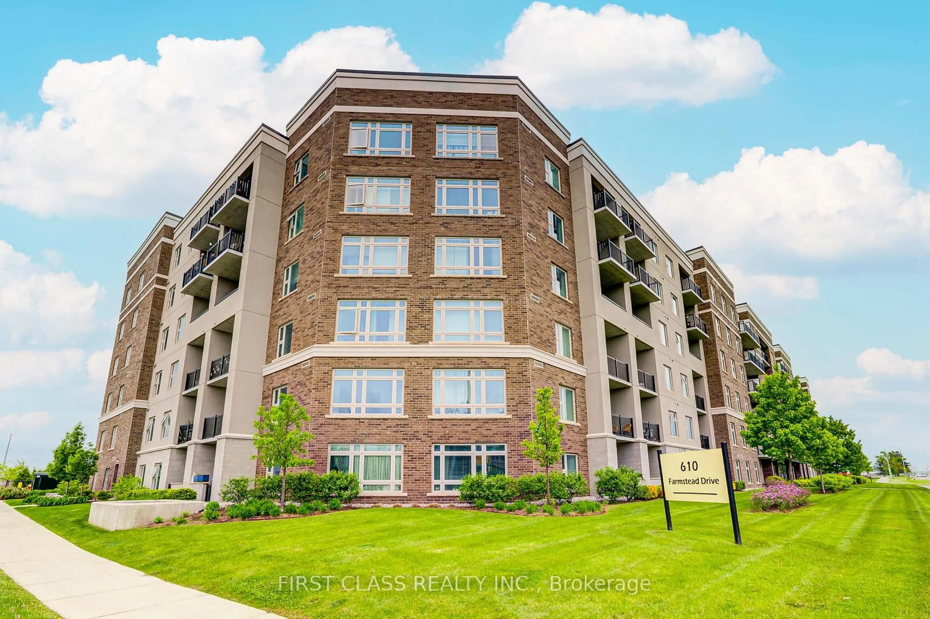 A pic from outside/outdoor area/front of a property/back of a property/a pic from drone, building for 610 Farmstead Dr #610, Milton Ontario L9T 8X5